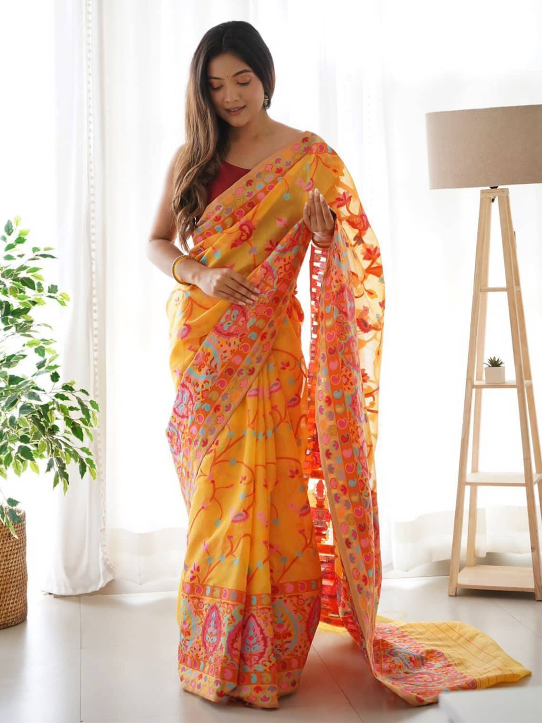

DIVASTRI Floral Woven Design Pure Silk Banarasi Saree, Yellow