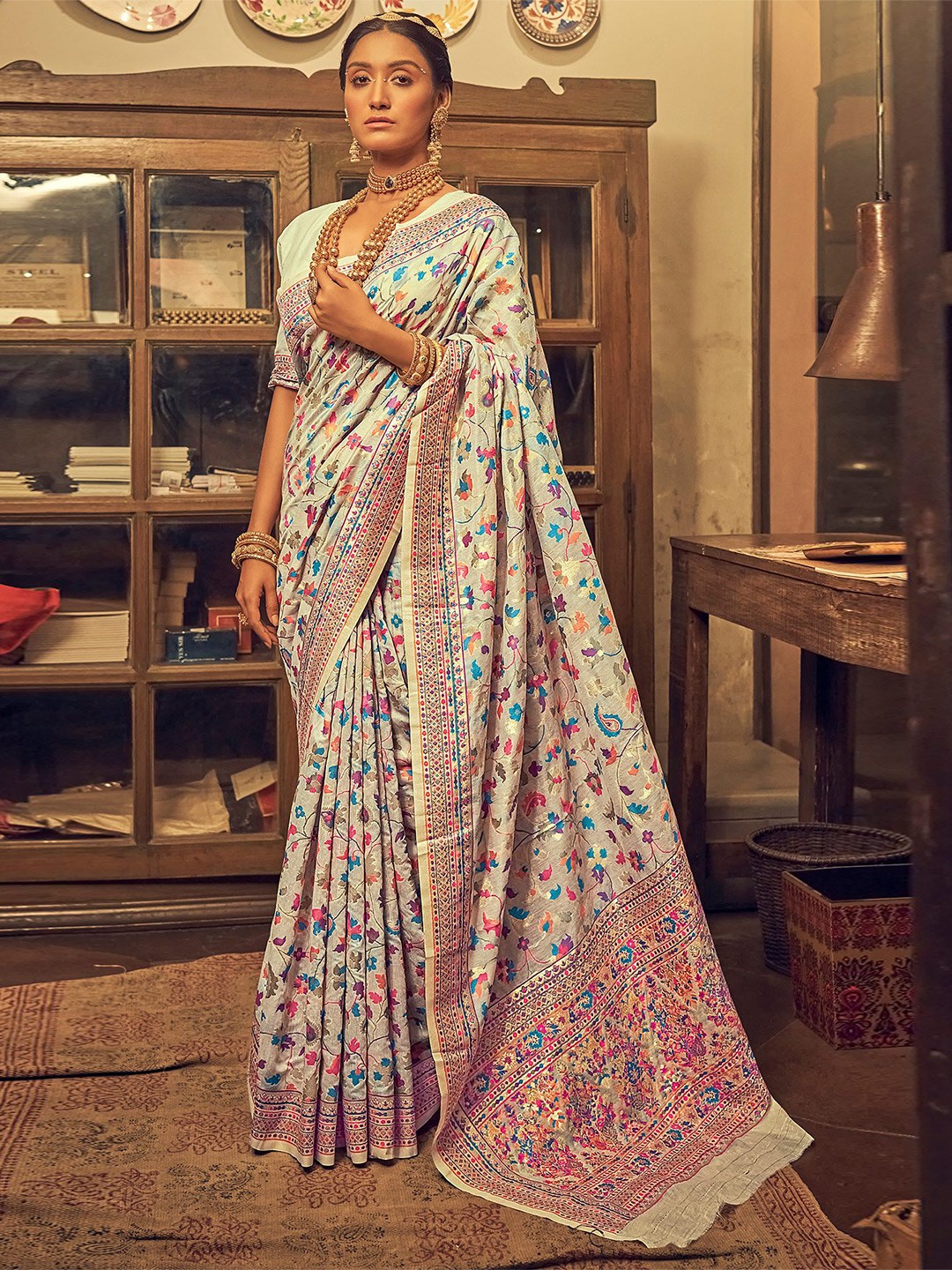 

DIVASTRI Floral Woven Design Zari Pure Silk Banarasi Saree, White