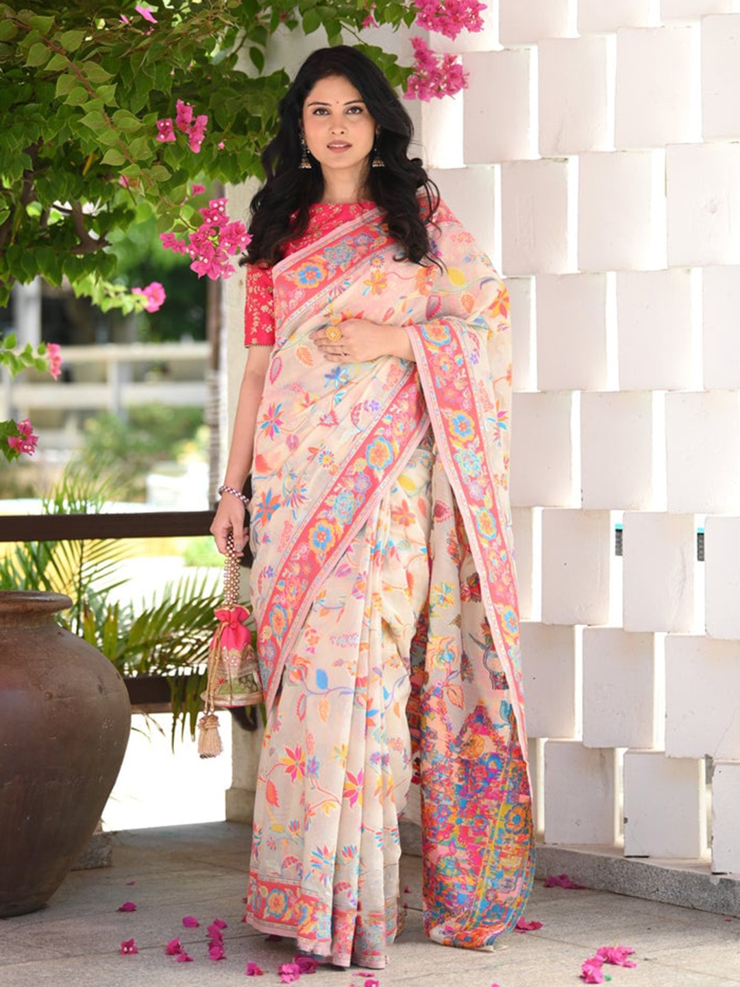 

DIVASTRI Floral Woven Design Pure Silk Banarasi Saree, Cream