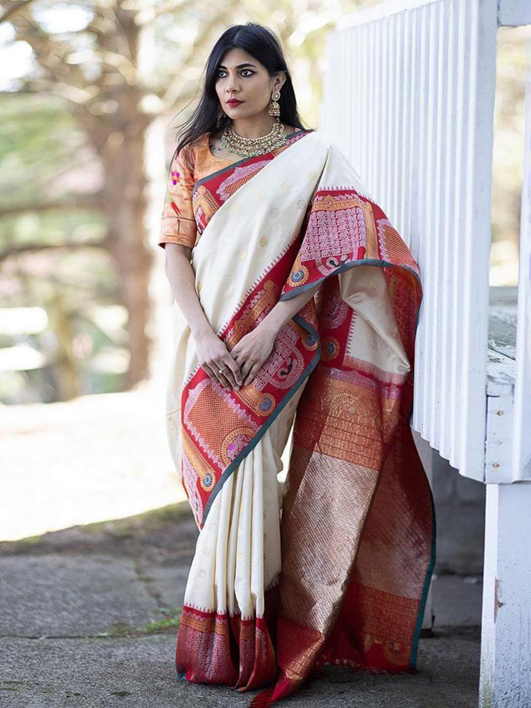 

DIVASTRI Ethnic Motifs Zari Pure Silk Kanjivaram Saree, White