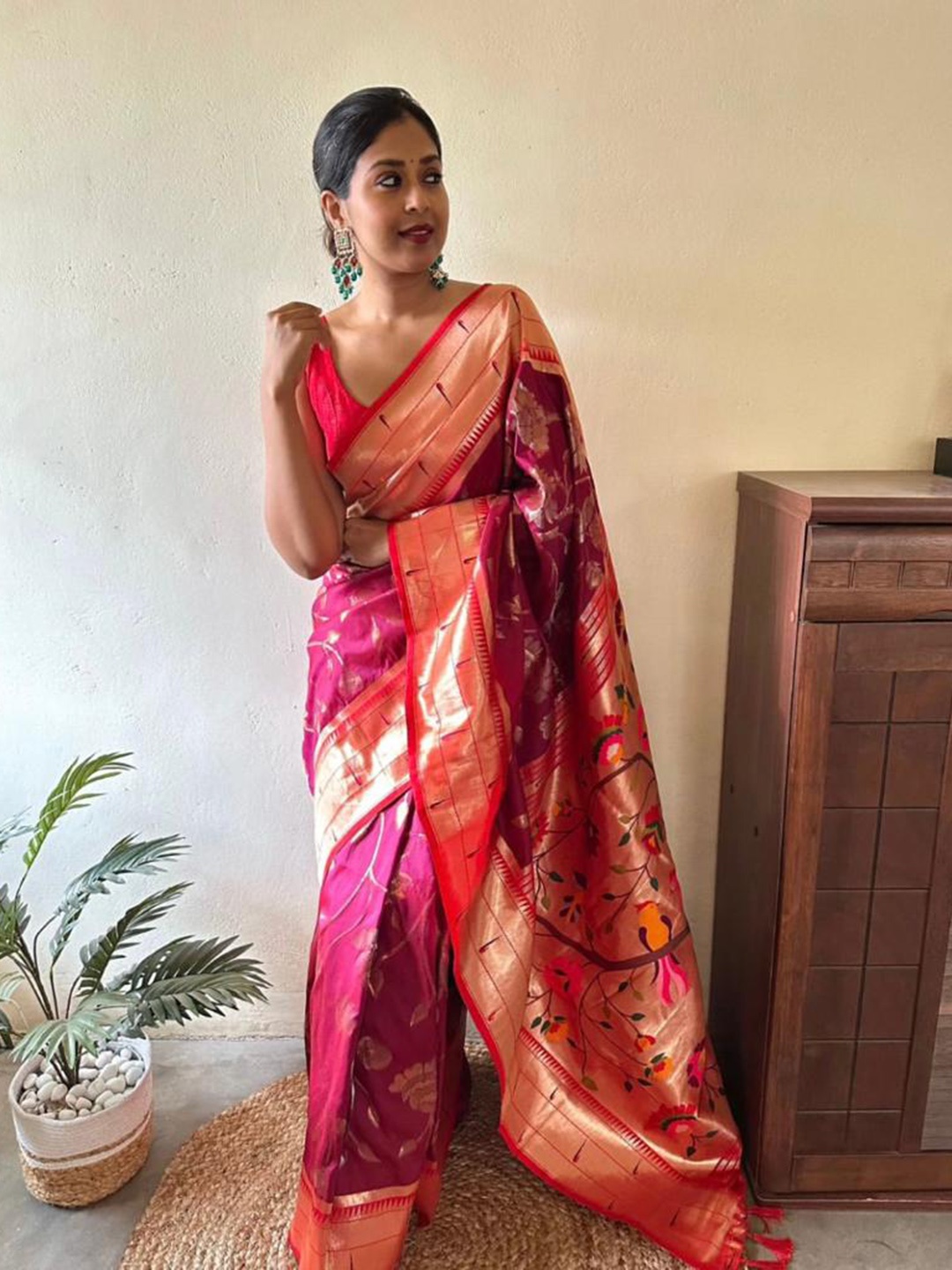 

DIVASTRI Ethnic Motifs Woven Design Zari Pure Silk Banarasi Saree, Pink