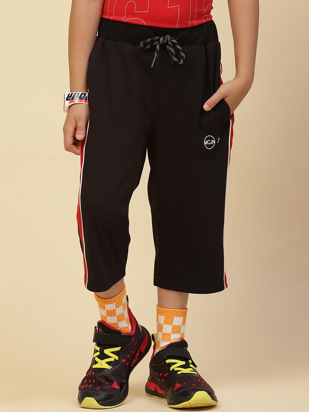 

Monte Carlo Boys Mid-Rise Below Knee Length Regular Shorts, Black