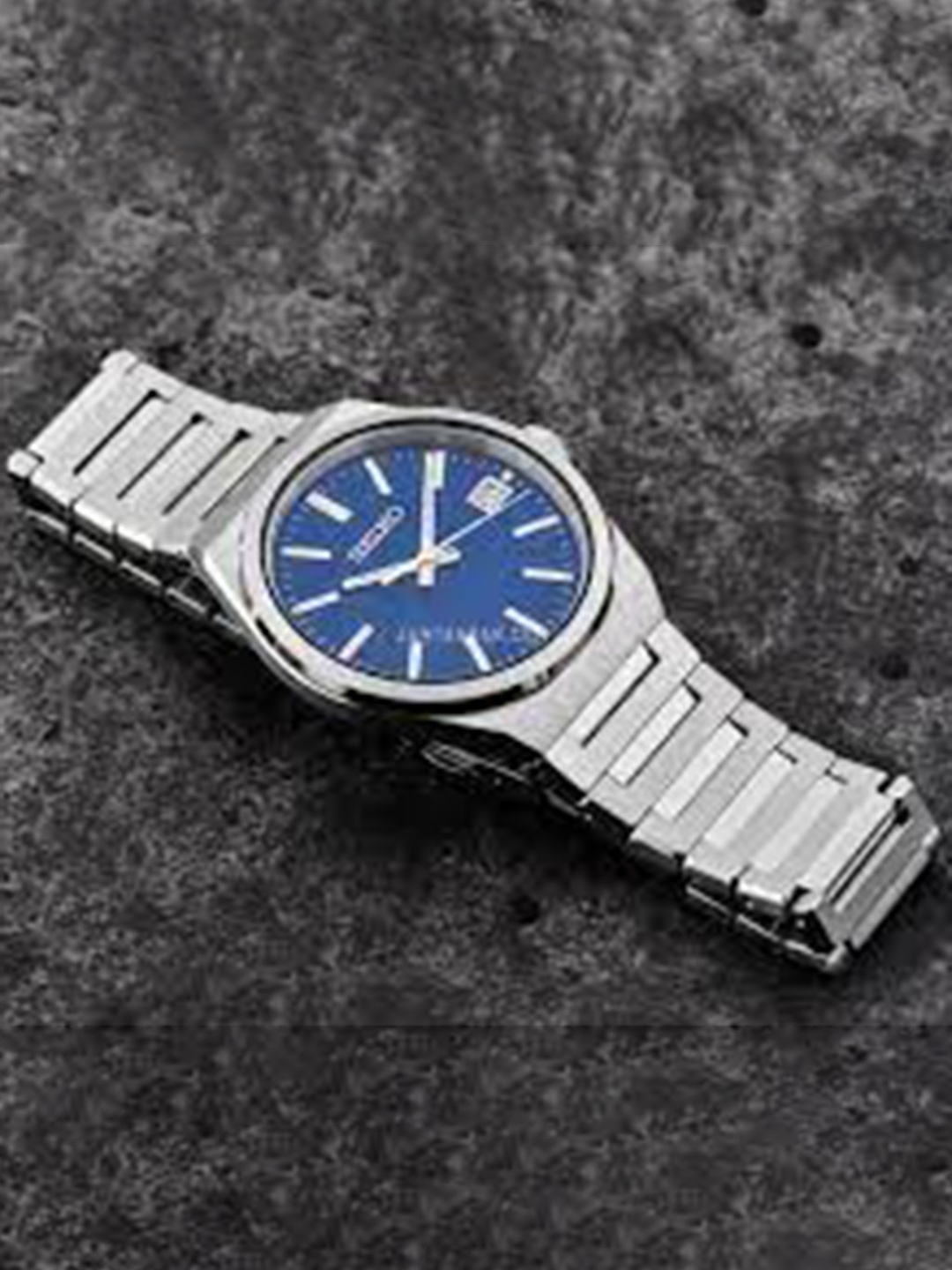 

SEIKO Men Stainless Steel Bracelet Style Straps Analogue Motion Powered Watch SUR555P1, Blue