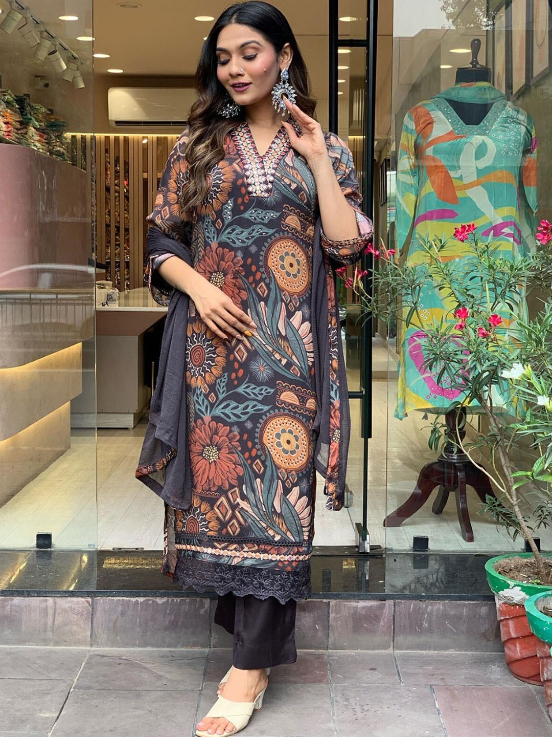 

NIZA FASHION Floral Printed Thread Work Kurta With Trouser & Dupatta, Black