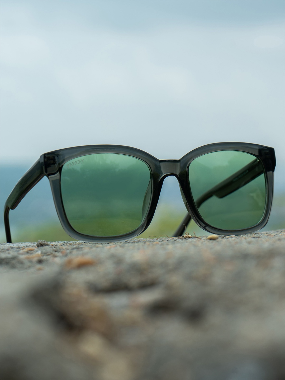 

PERKEY Unisex Wayfarer Sunglasses with Polarised Lens PRKY003-C2, Green