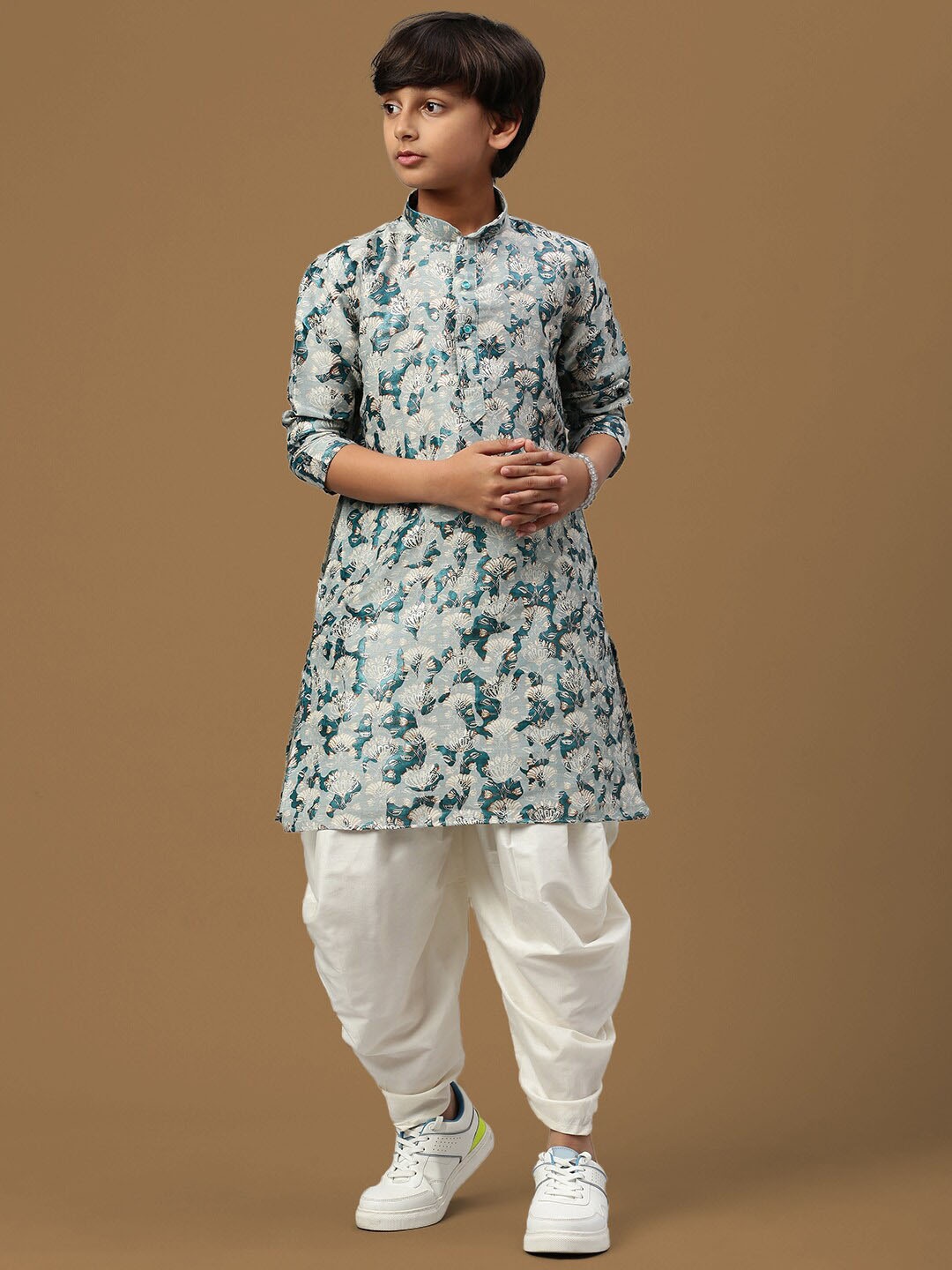 

Sanwara Boys Ethnic Motifs Printed Straight Kurta with Dhoti Pants, Green