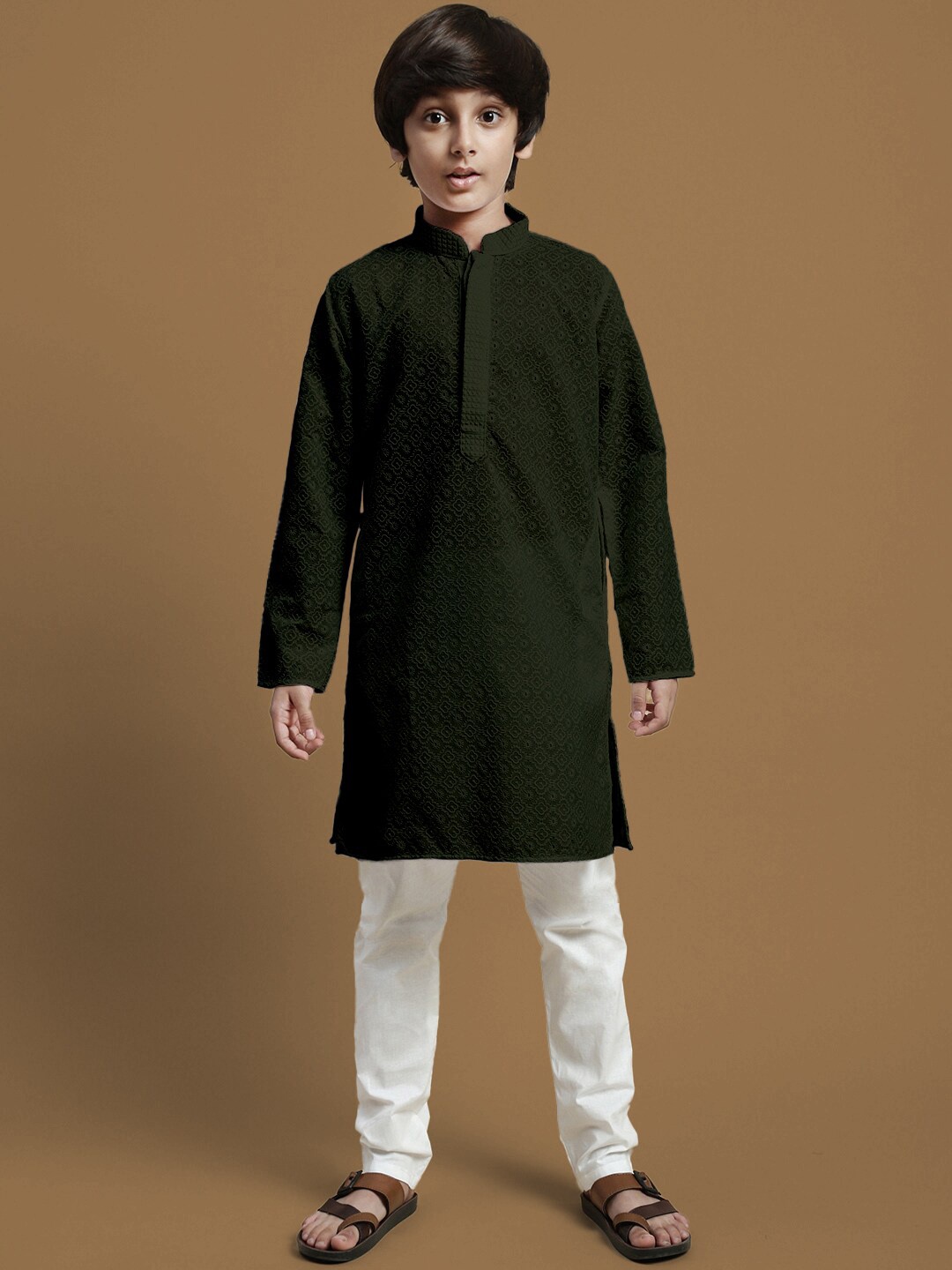 

Sanwara Boys Ethnic Motifs Embroidered Regular Chikankari Kurta With Pyjama, Green