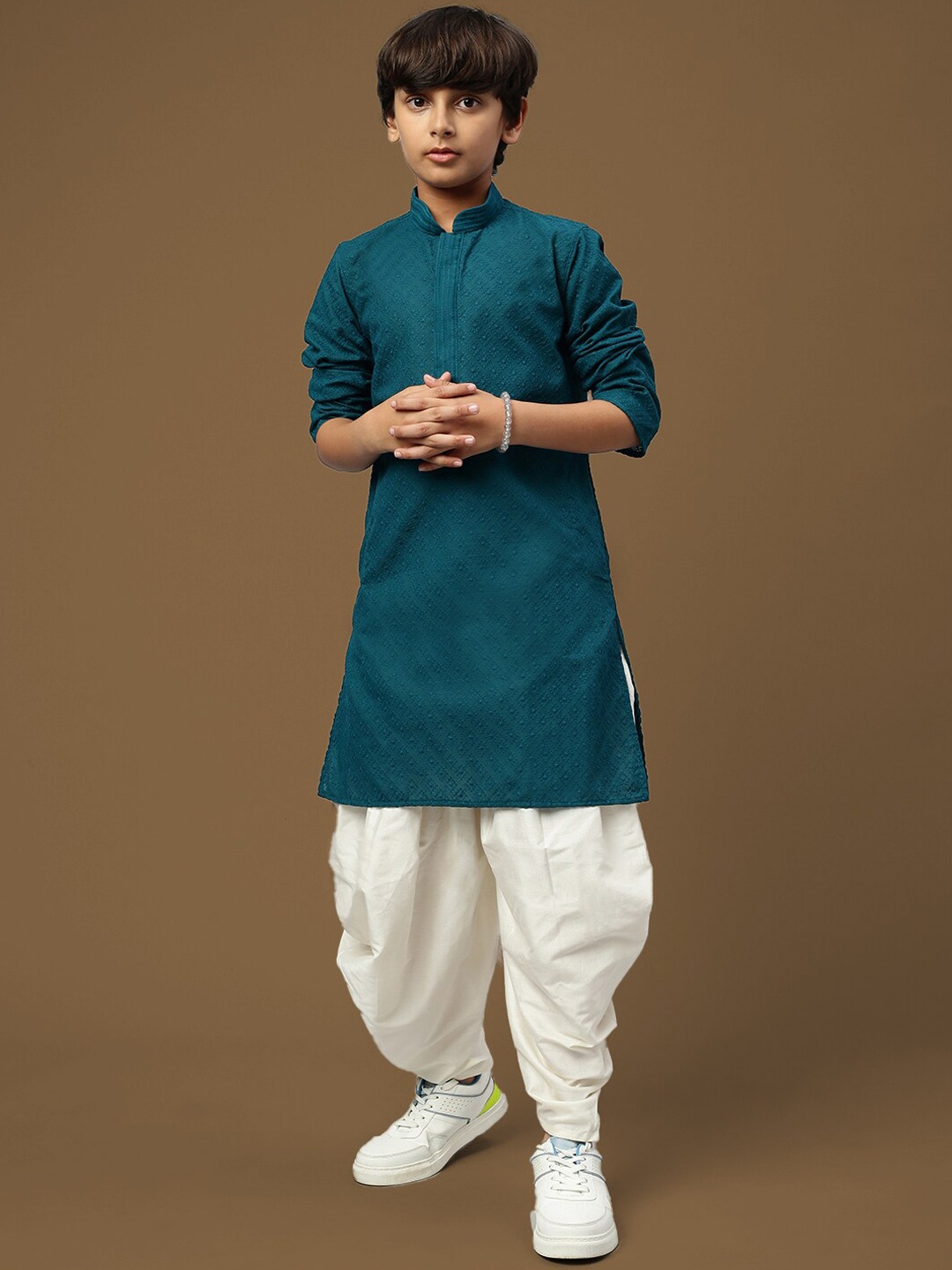 

Sanwara Boys Ethnic Motifs Embroidered Straight Chikankari Kurta with Dhoti Pants, Green