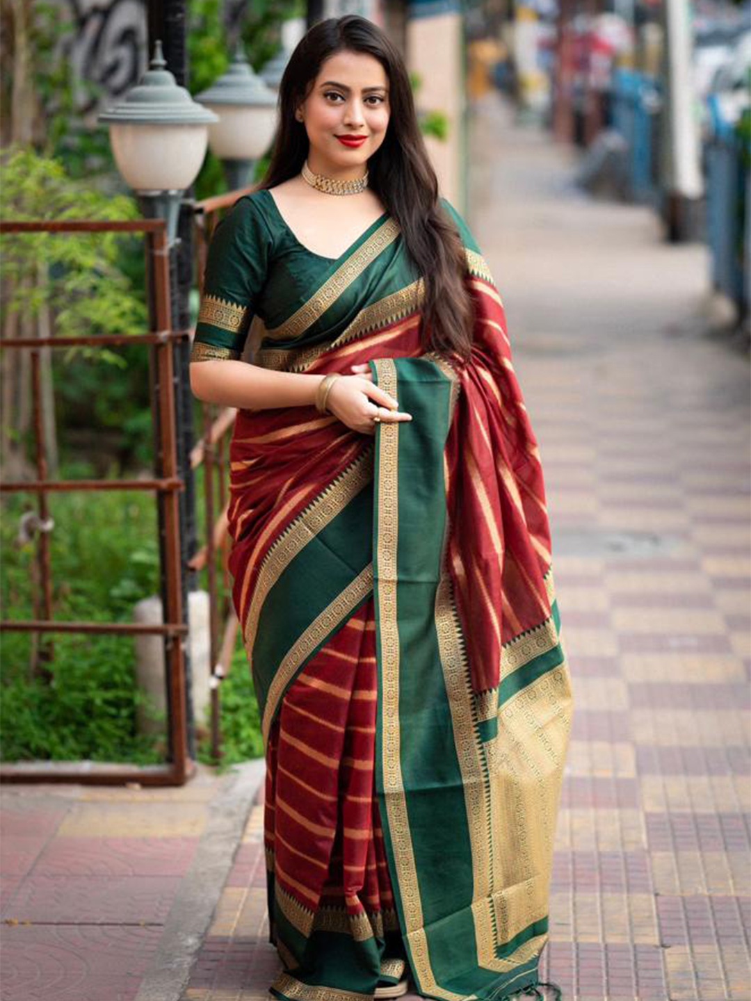 

KALINI Ethnic Motifs Woven Designed Zari Banarasi Saree, Red