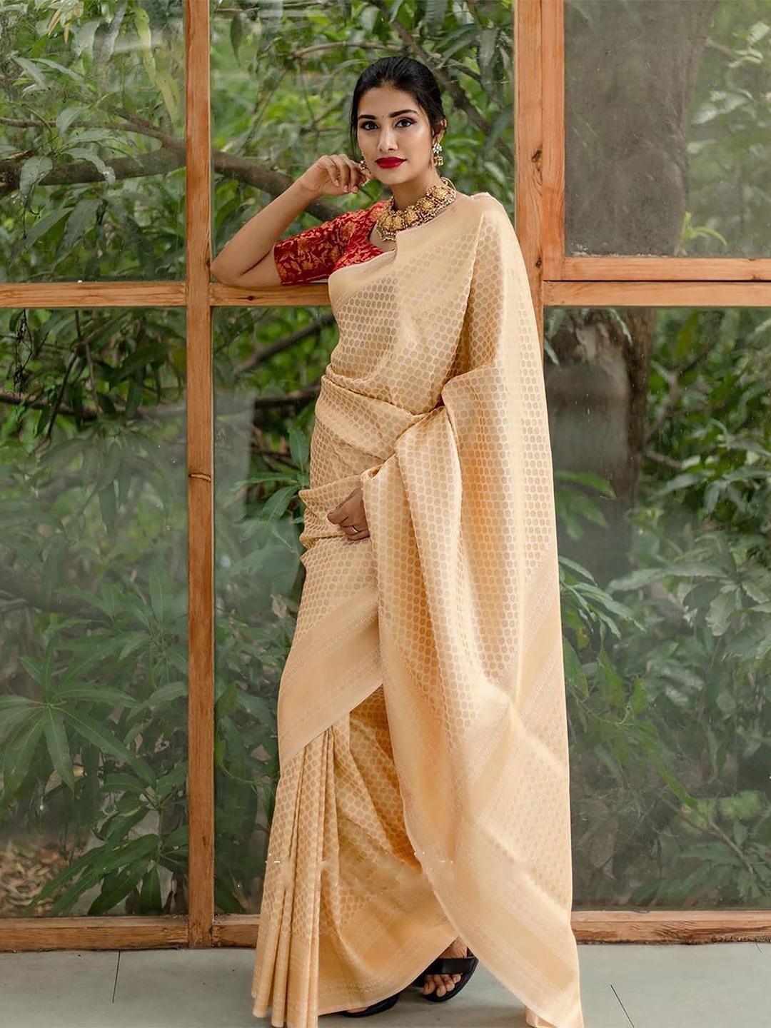 

KALINI Ethnic Motifs Woven Designed Zari Banarasi Saree, Cream