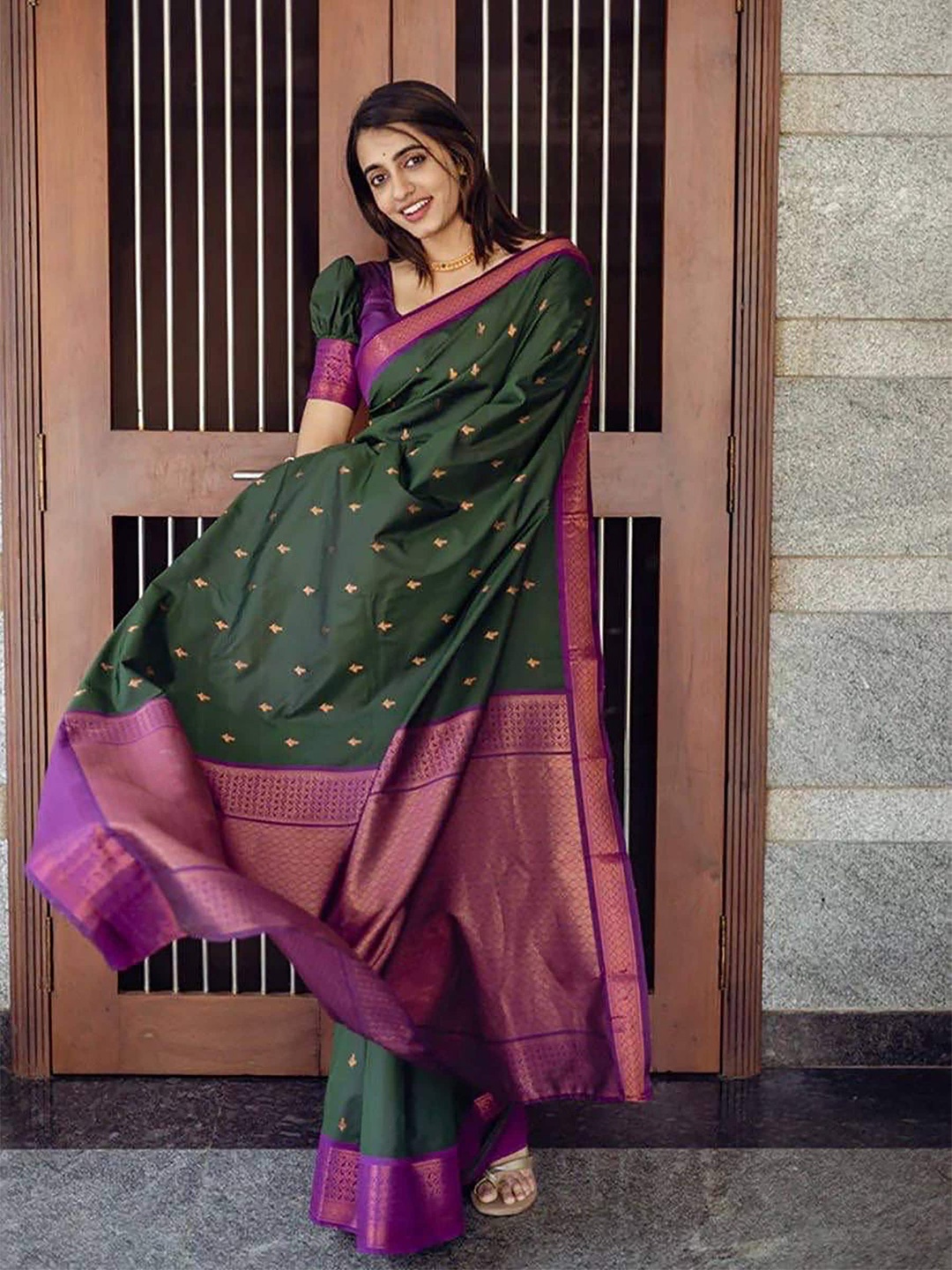 

KALINI Ethnic Motifs Woven Designed Zari Banarasi Saree, Green