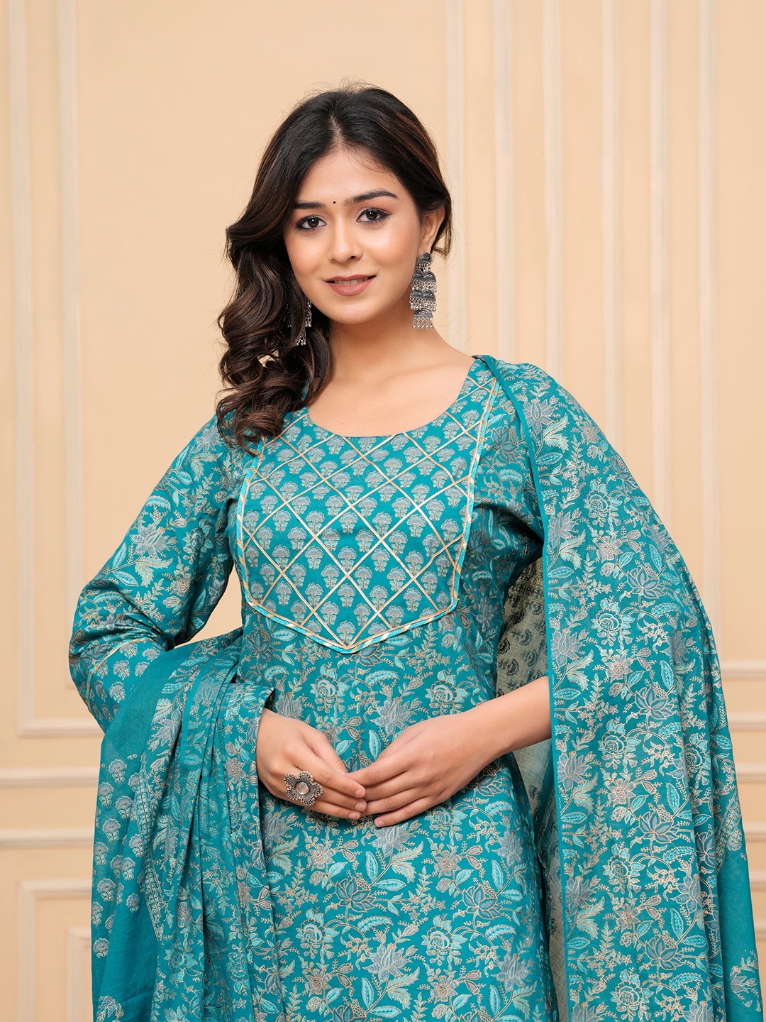 

AVYCO Floral Printed Gotta Patti Round Neck Pure Cotton Kurta With Palazzos & Dupatta, Green