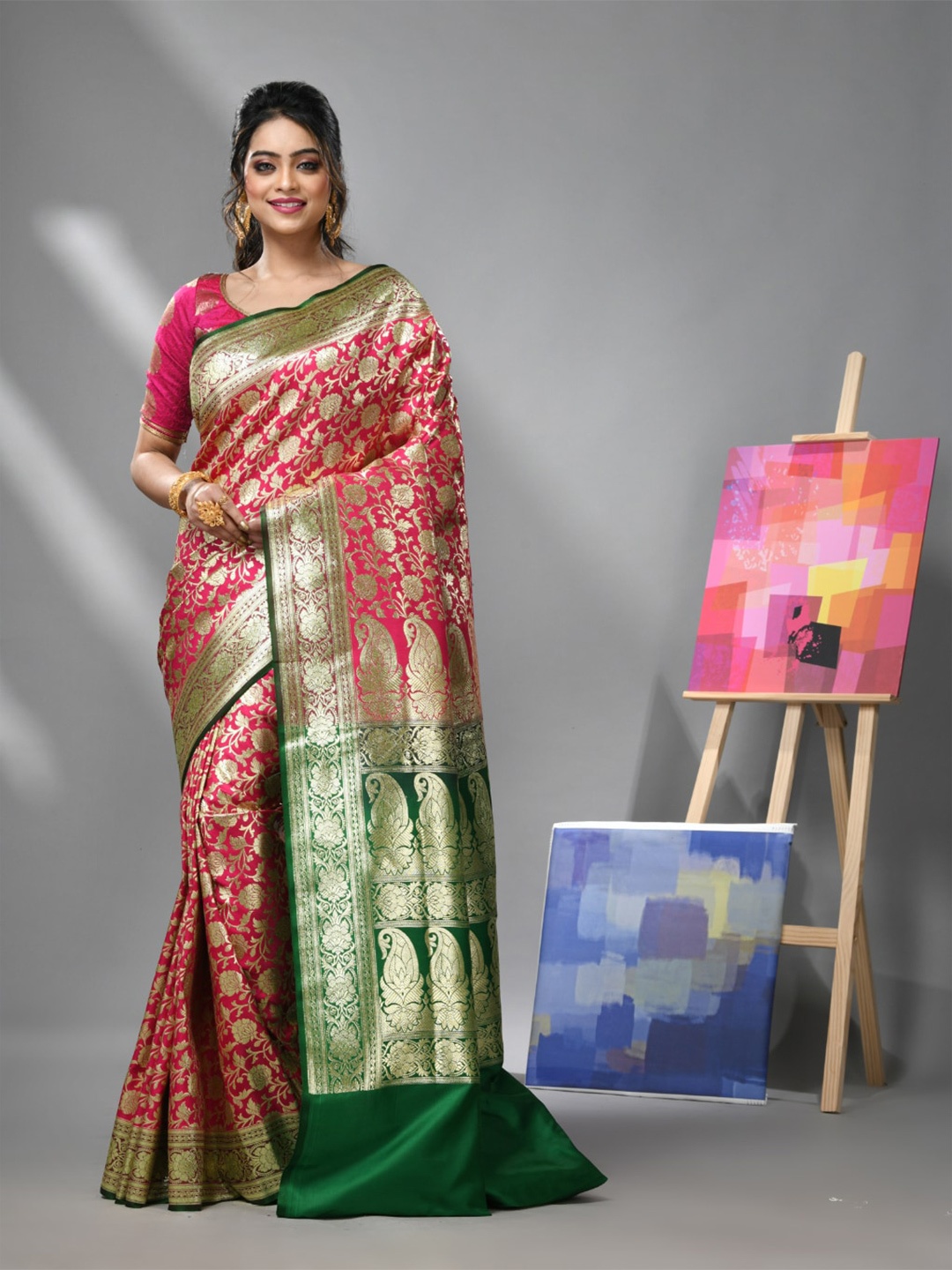 

Charukriti Woven Design Floral Zari Banarasi Saree, Fuchsia