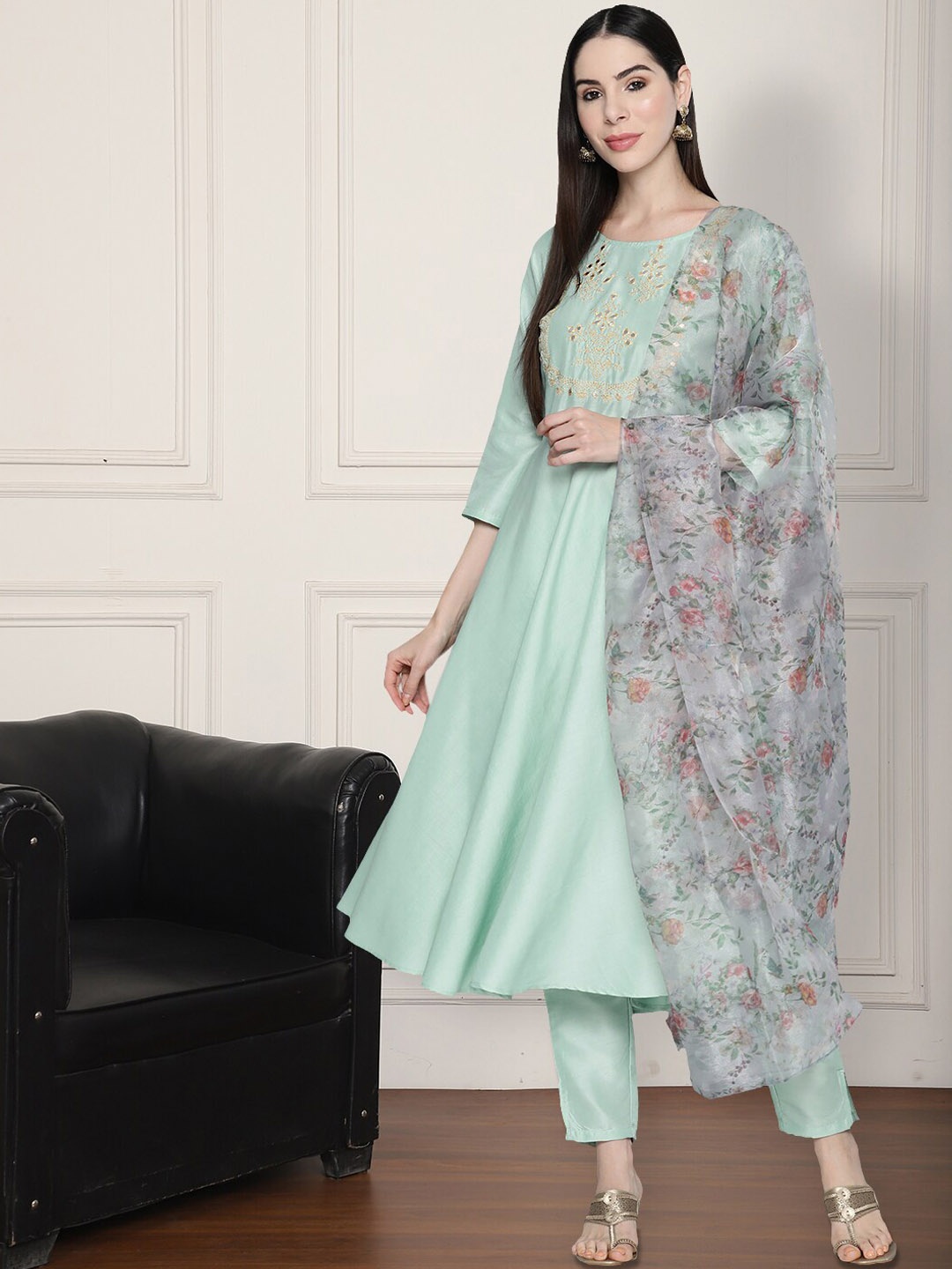 

Anouk Floral Embroidered Round Neck Anarkali Kurta With Trousers & Dupatta, Green