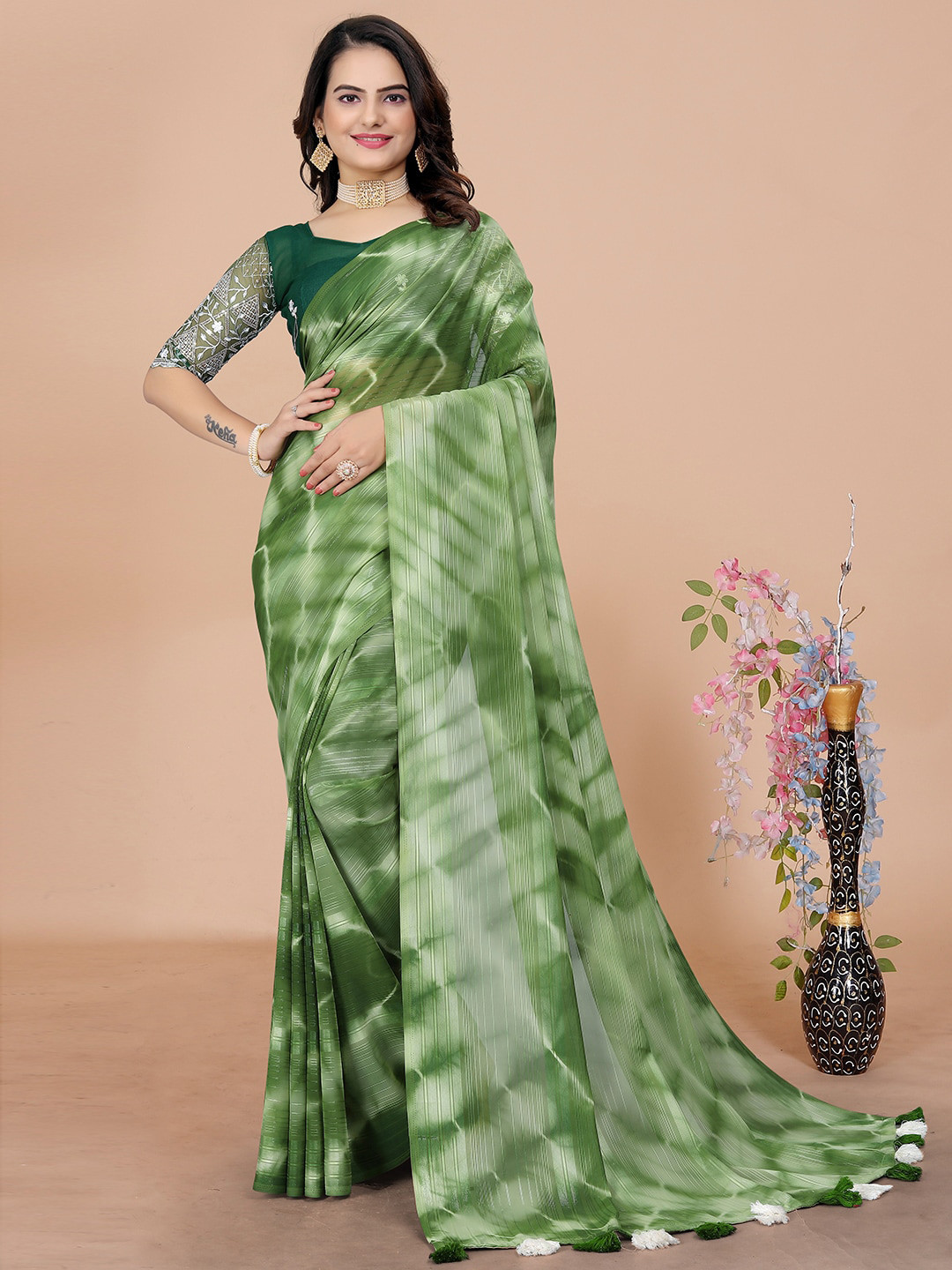 

K 5 Fashion Printed Tie and Dye Georgette Saree, Green