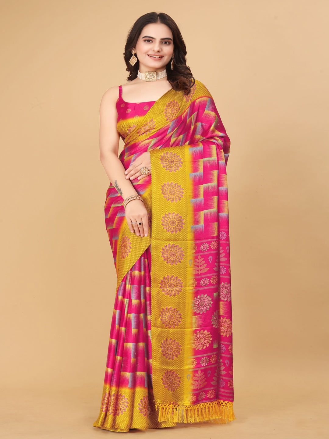 

Kandora Geometric Printed Saree, Pink