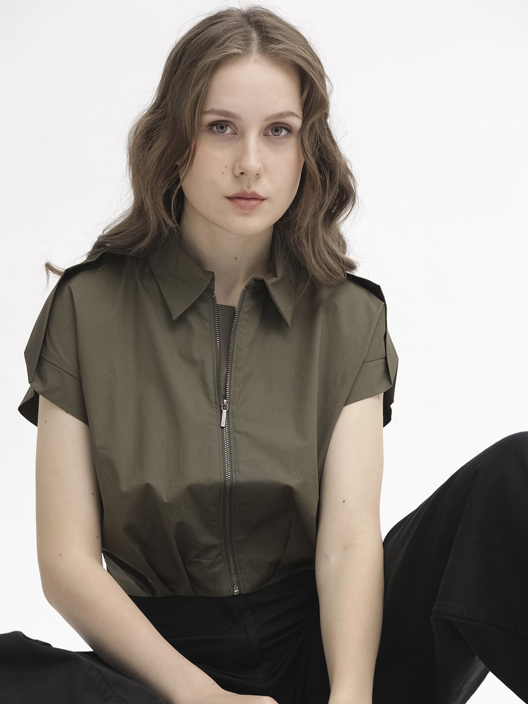 

RAREISM Shirt Collar Extended Sleeves Crop Shirt Style Cotton Top, Olive