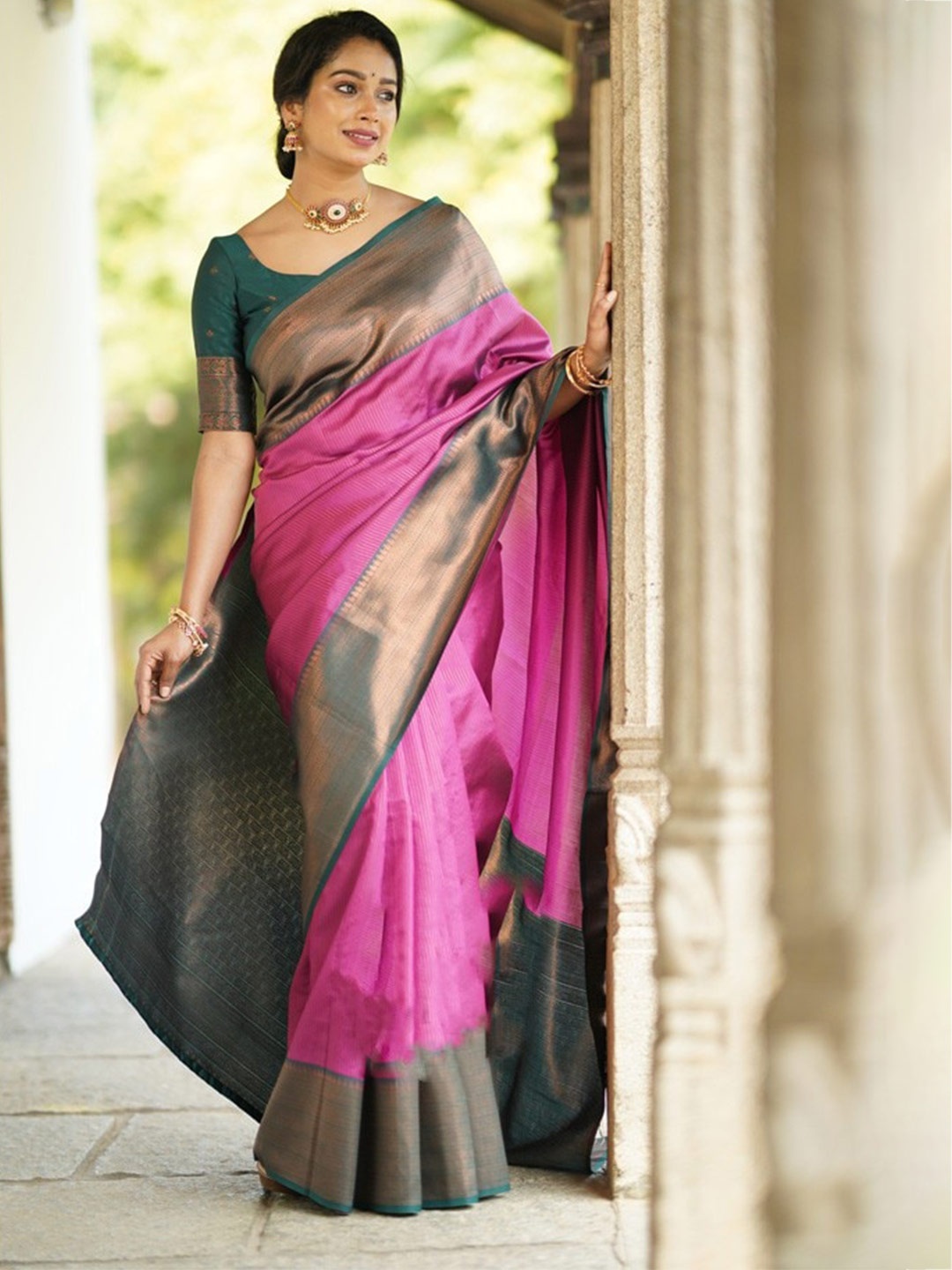 

bansari textiles Striped Zari Pure Silk Kanjeevaram Saree, Green