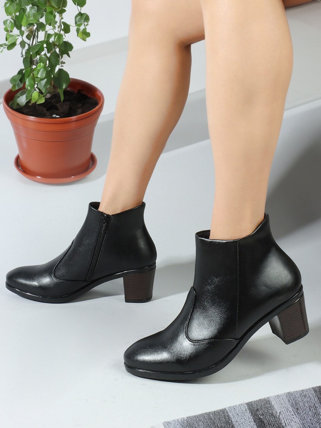 

ELLE Women Block-Heeled Round Toe Boots, Black