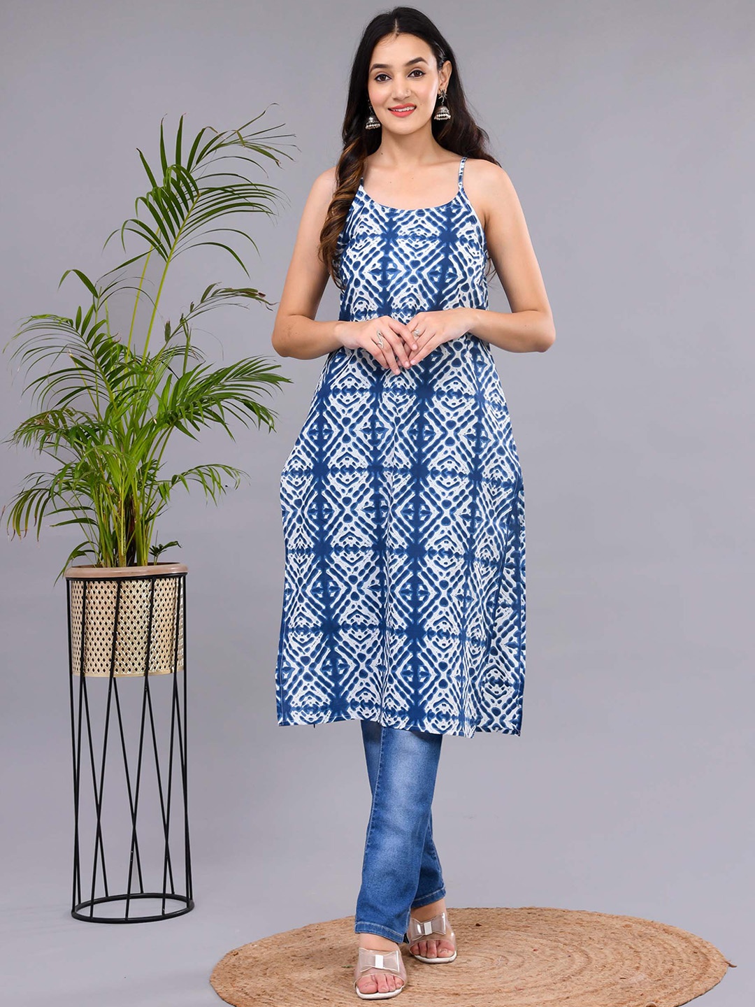 

Aspriya Geometric Printed Shoulder Straps Indigo Cotton Straight Kurta, Blue