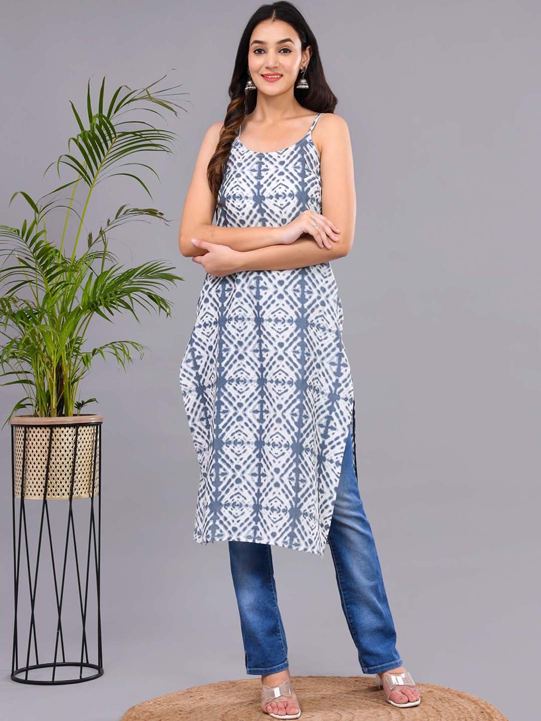 

Aspriya Geometric Printed Shoulder Straps Cotton Straight Kurta, Grey