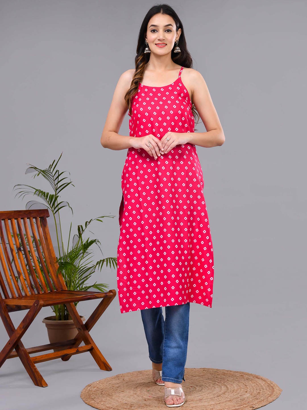 

Aspriya Geometric Printed Shoulder Straps Straight Kurta, Fuchsia