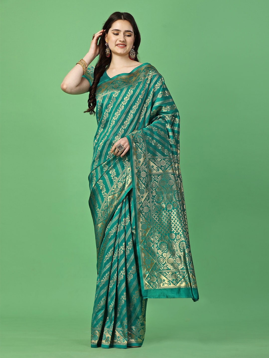 

Leelavati Ethnic Motifs Woven Design Zari Detail Pure Silk Kanjeevaram Saree, Green