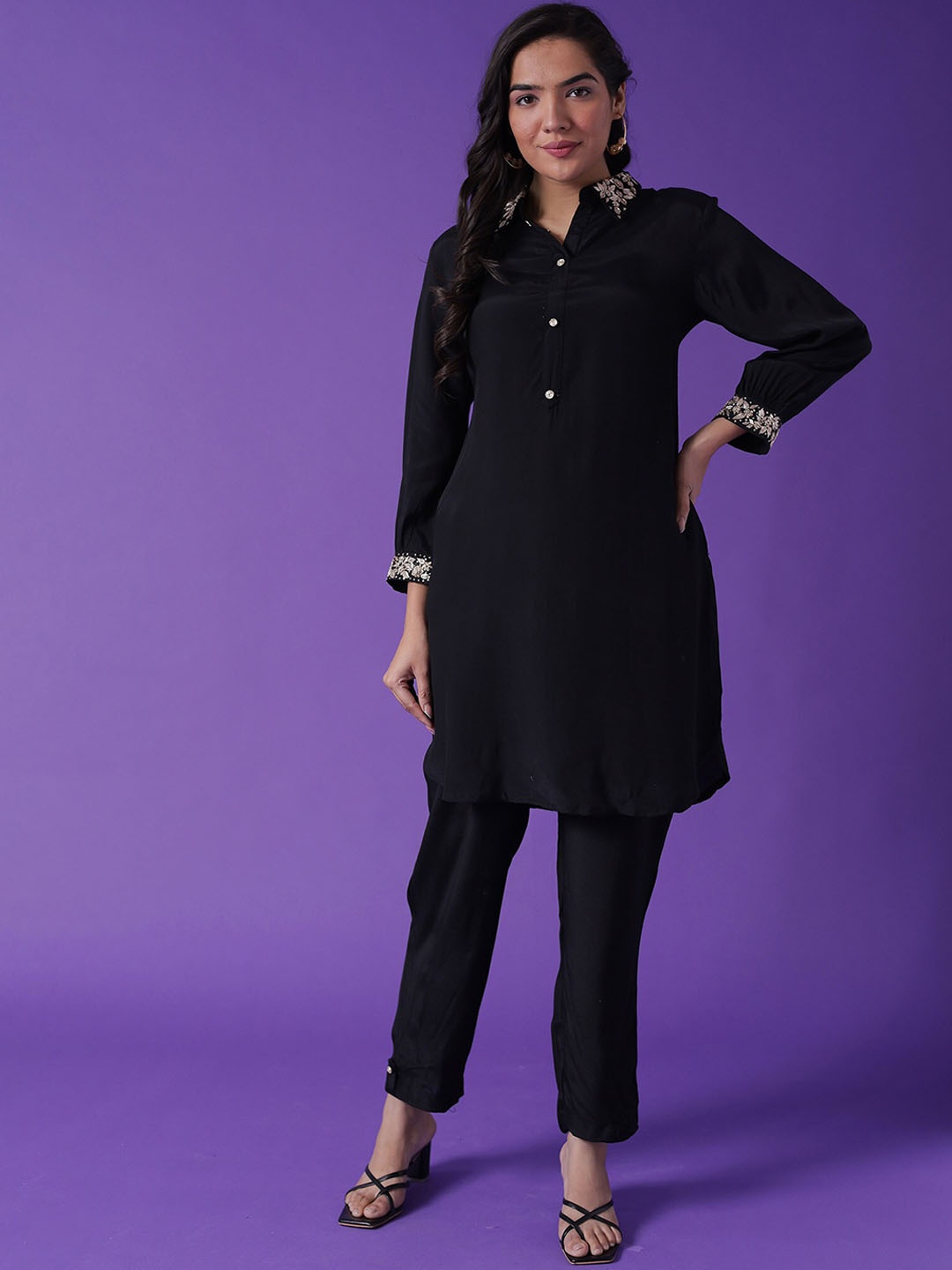 

ZARI Floral Embroidered Thread Work Regular Kurta With Trousers, Black