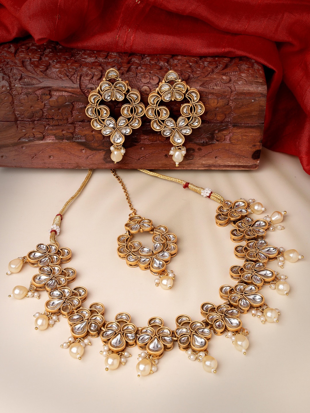 

ADIVA Gold-Plated Kundan-Studded & Beaded Necklace & Earrings and Maang Tika