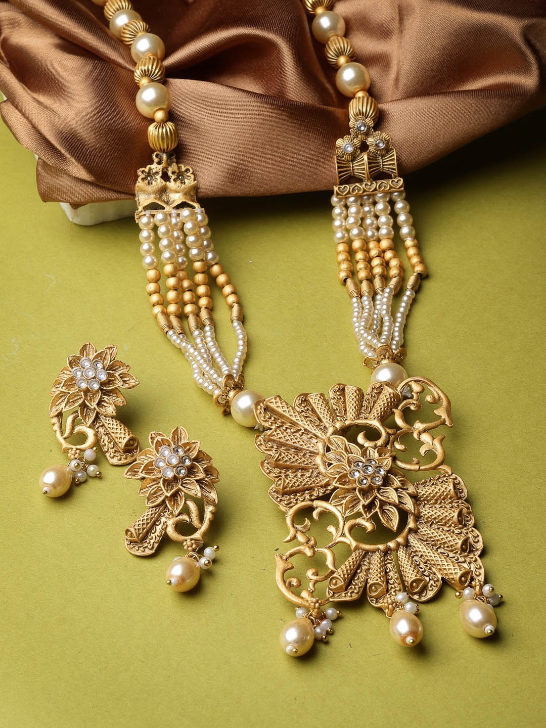 

ADIVA Gold-Plated Stones-Studded & Pearl-Beaded Necklace & Earrings