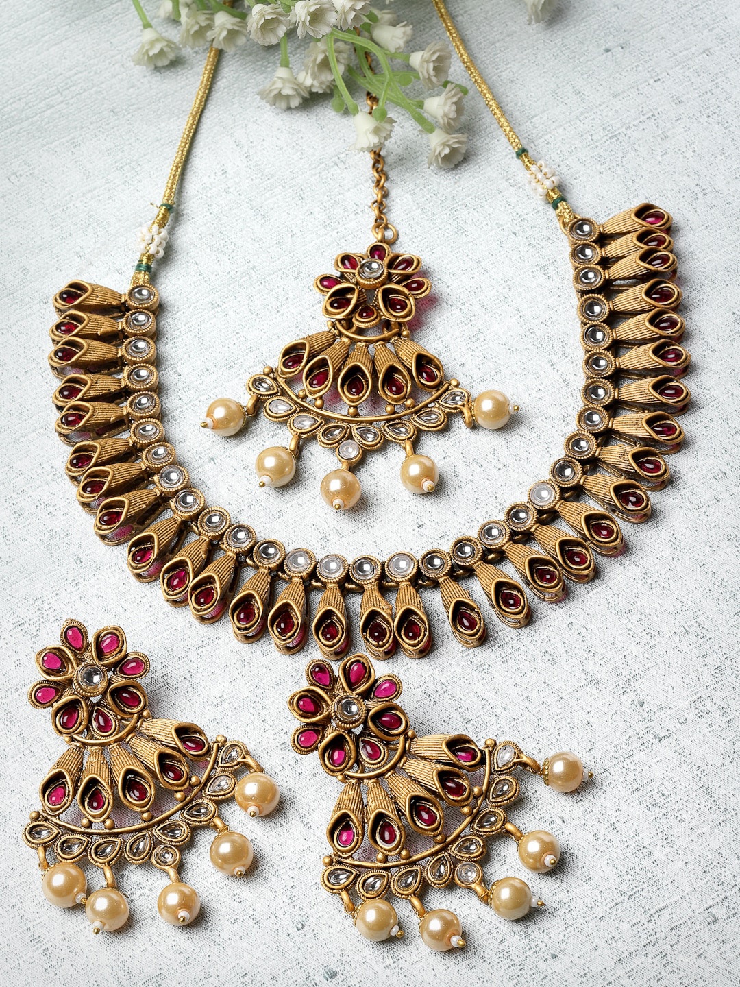 

ADIVA Gold Plated Kundan Studded & Pearls Beaded Jewellery Set