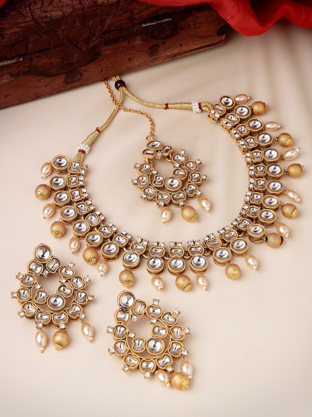 

ADIVA Gold-Plated Kundan-Studded & Pearls-Beaded Jewellery Set