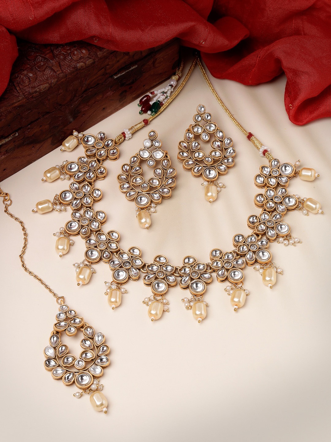 

ADIVA Gold-Plated Kundan Stone Studded & Beaded Jewellery Set