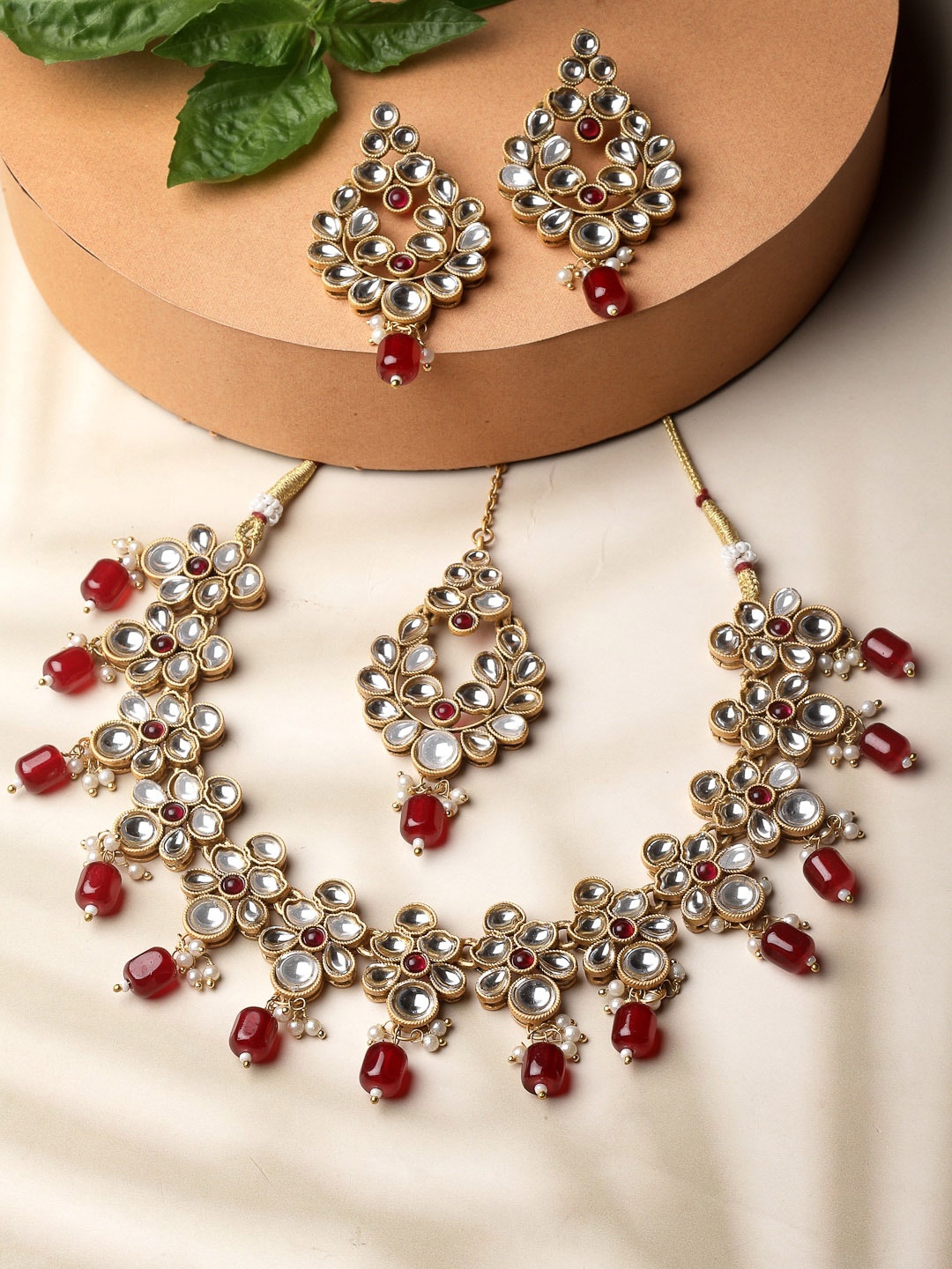 

ADIVA Gold Plated Kundan Studded & Pearls Beaded Jewellery Set