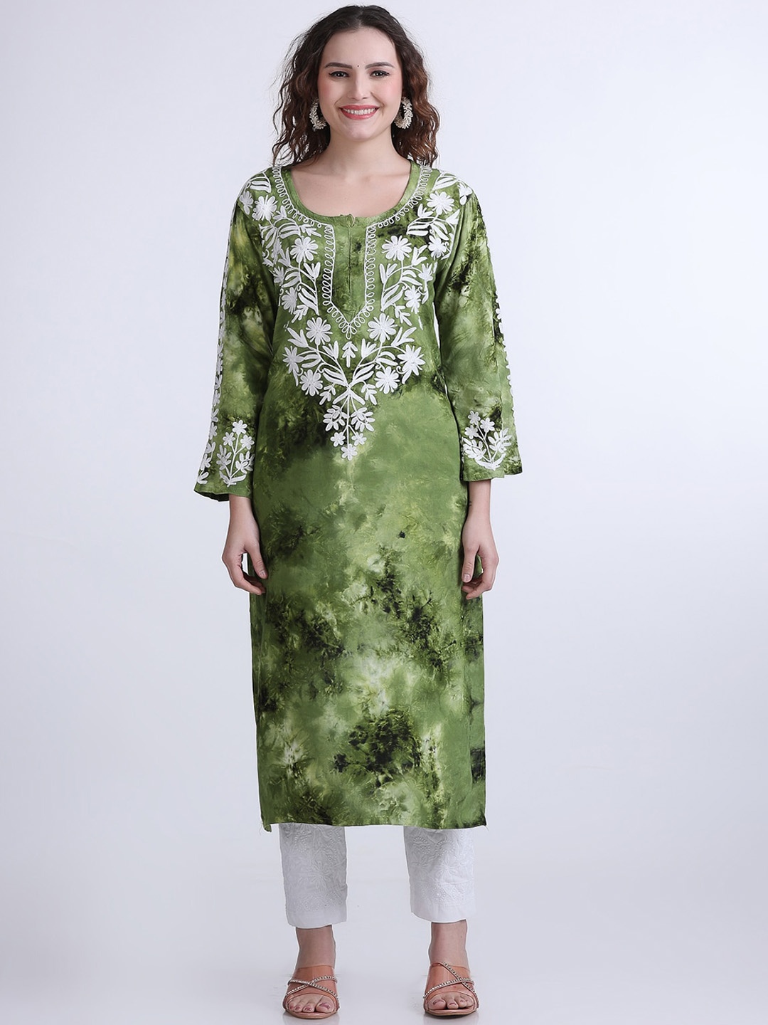

FAWOMENT Floral Dyed Flared Sleeves Chikankari Shadow Work Kurta, Green