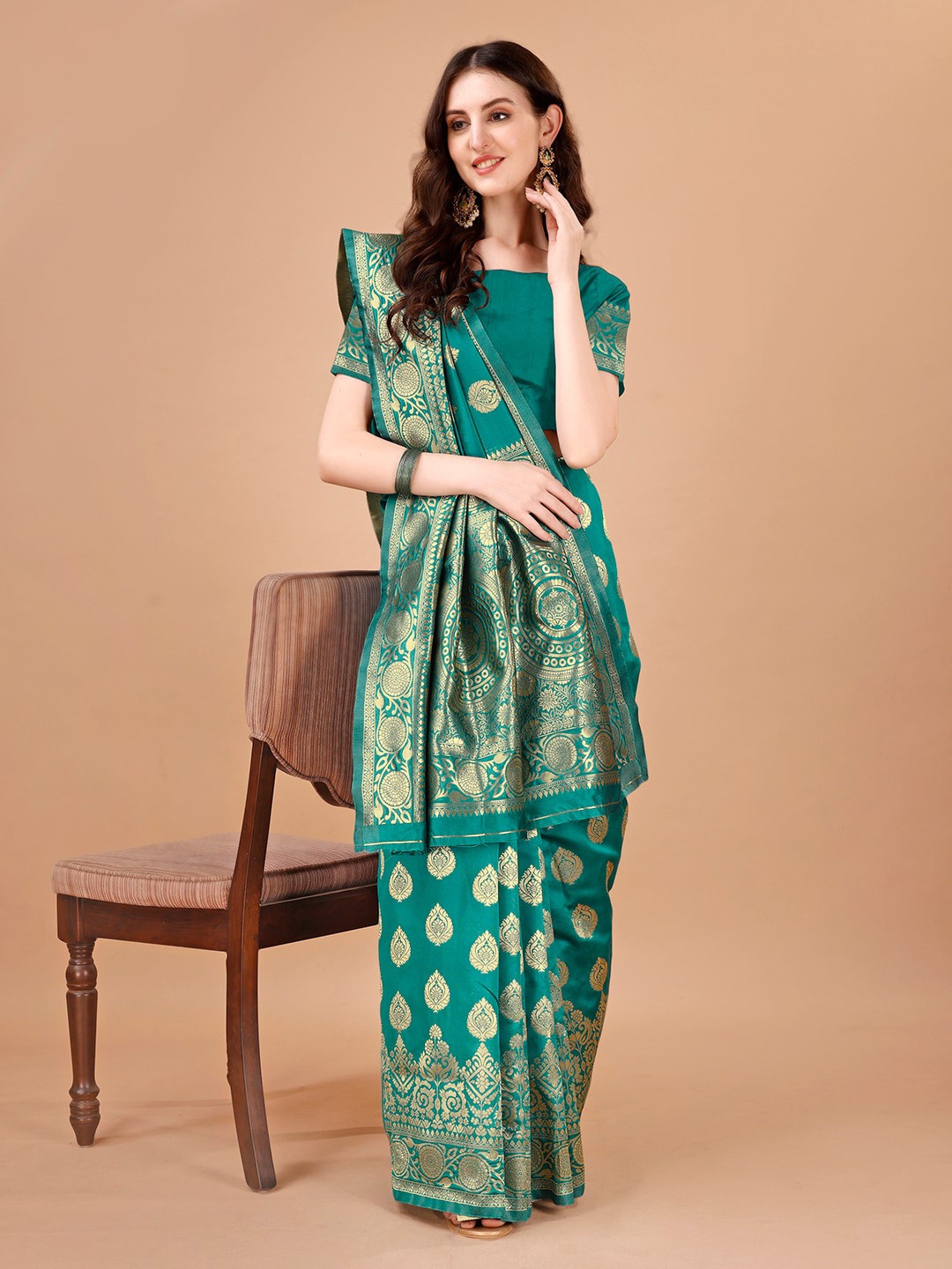 

Leelavati Ethnic Motifs Woven Design Zari Pure Silk Kanjeevaram Saree, Green