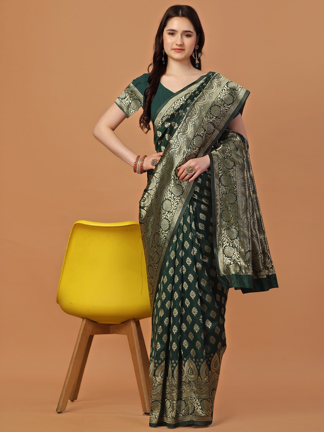 

Leelavati Ethnic Motifs Woven Design Zari Pure Silk Kanjeevaram Saree, Green