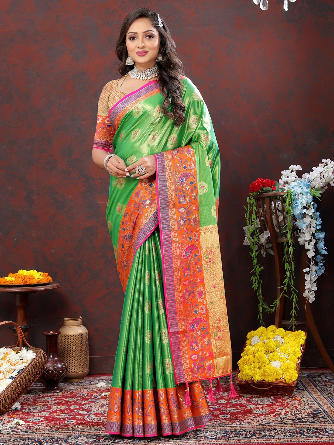 

OFLINE SELECTION Ethnic Motifs Woven Design Zari Kanjeevaram Saree, Green