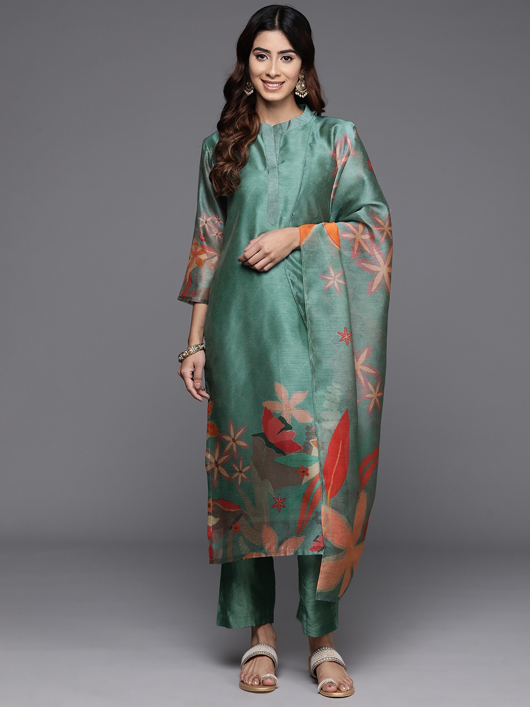 

Varanga Women Floral Printed Regular Chanderi Silk Kurta with Trousers & With Dupatta, Green