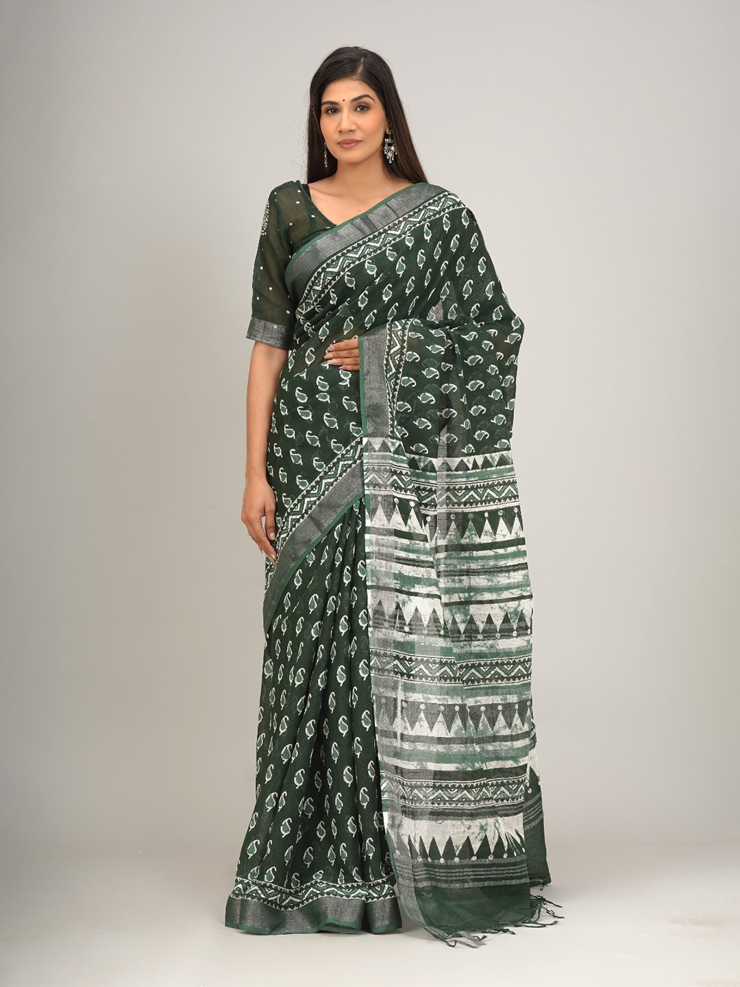 

clothonus Ethnic Motifs Printed Zari Block Print Saree, Green