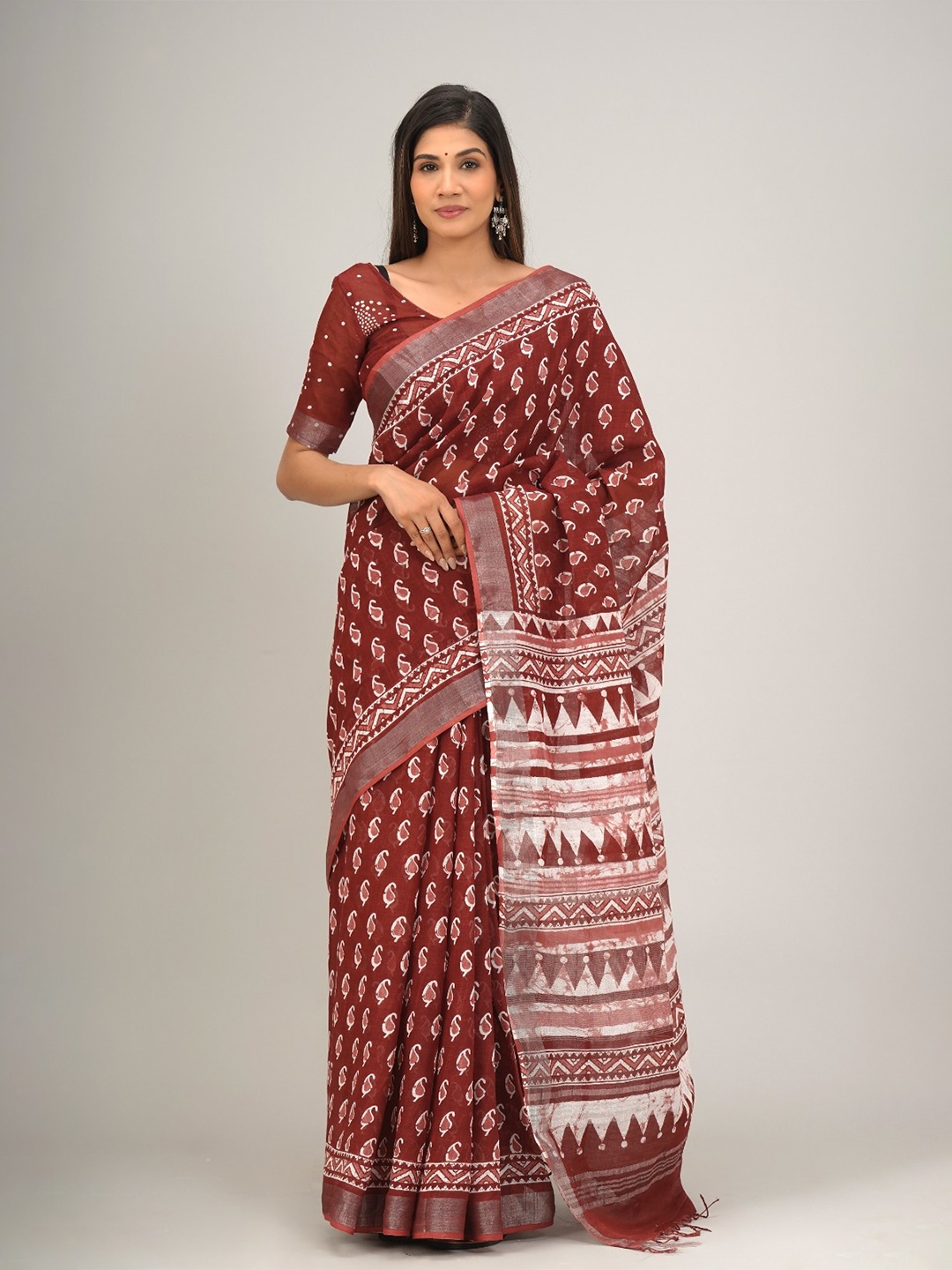 

clothonus Ethnic Motifs Printed Zari Block Print Saree, Maroon