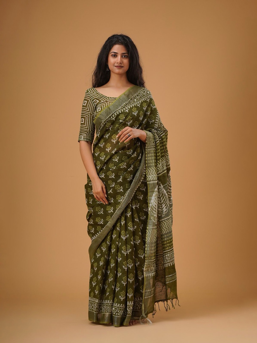 

clothonus Ethnic Motifs Printed Zari Block Print Saree, Green