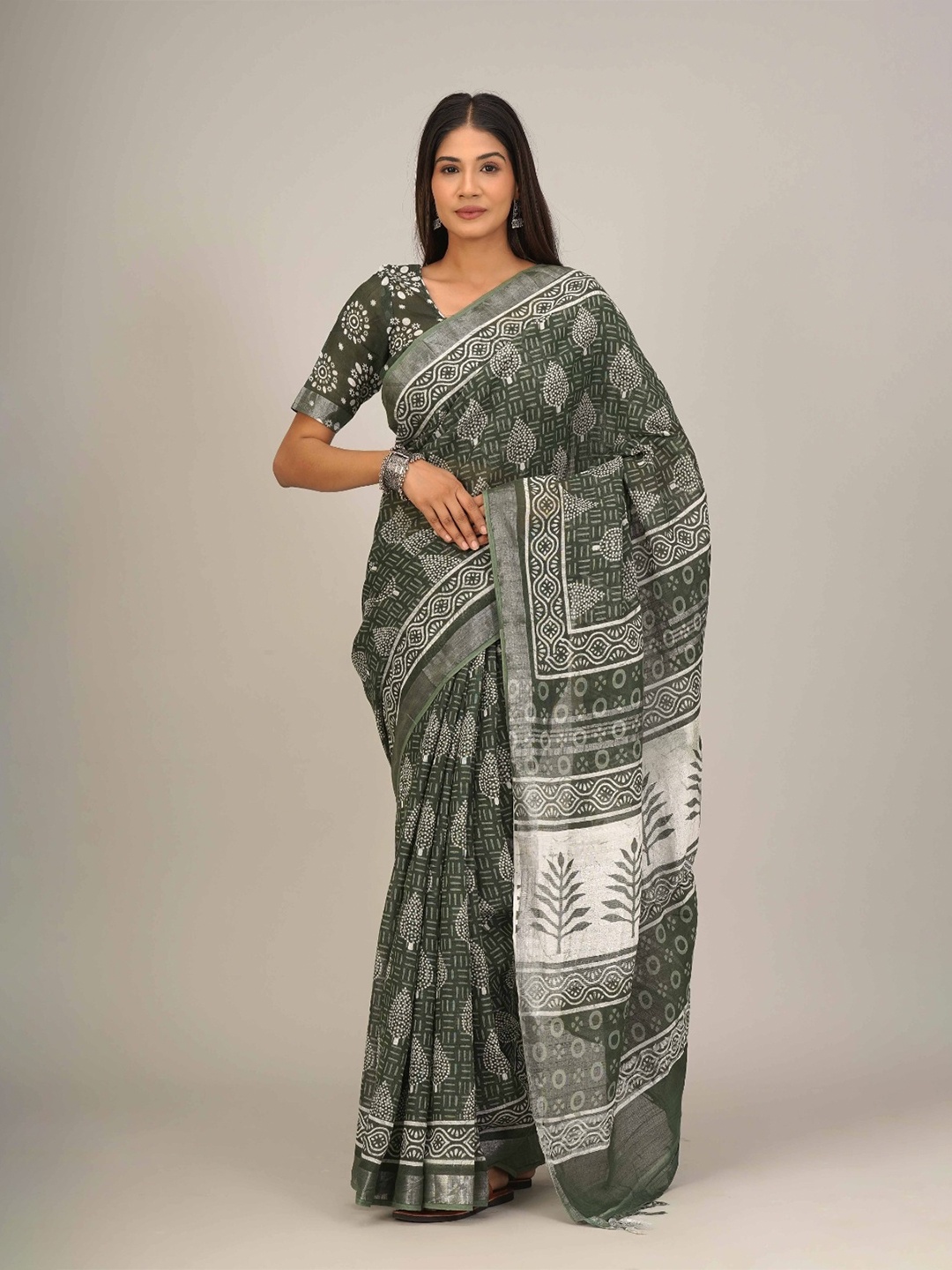 

clothonus Ethnic Motifs Printed Zari Block Print Saree, Grey