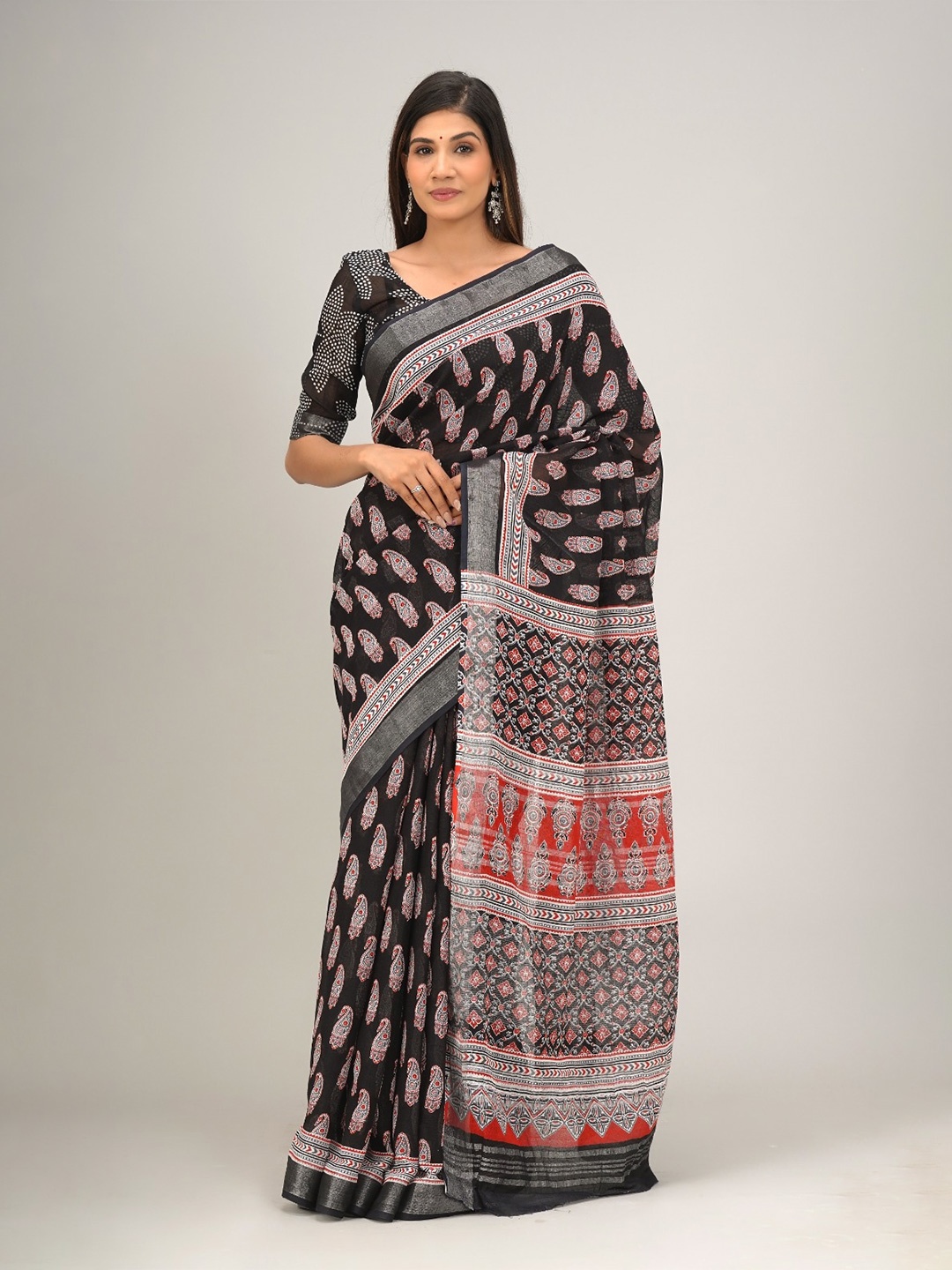 

clothonus Ethnic Motifs Printed Zari Block Print Saree, Black