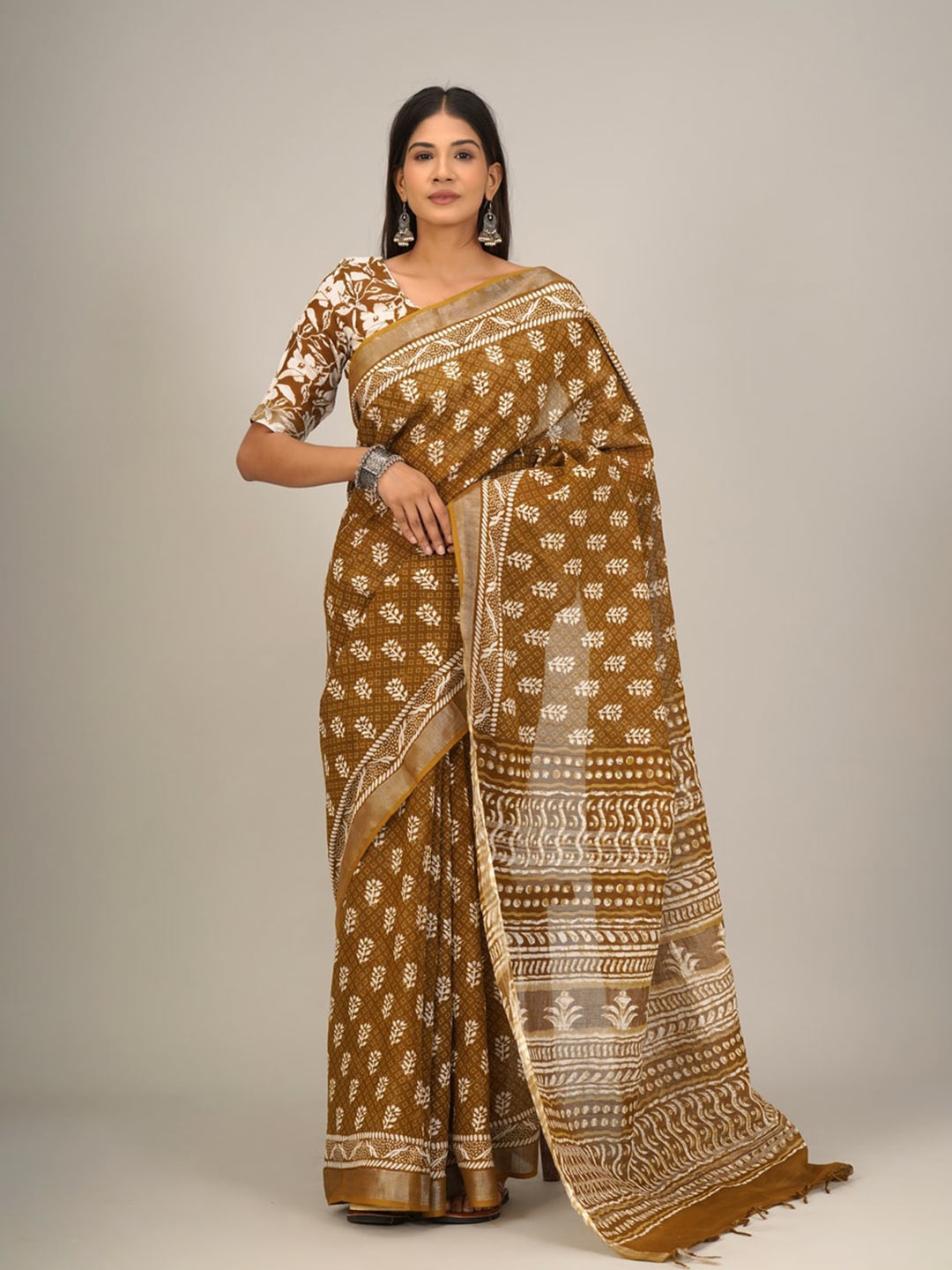

clothonus Ethnic Motifs Printed Zari Block Print Saree, Mustard