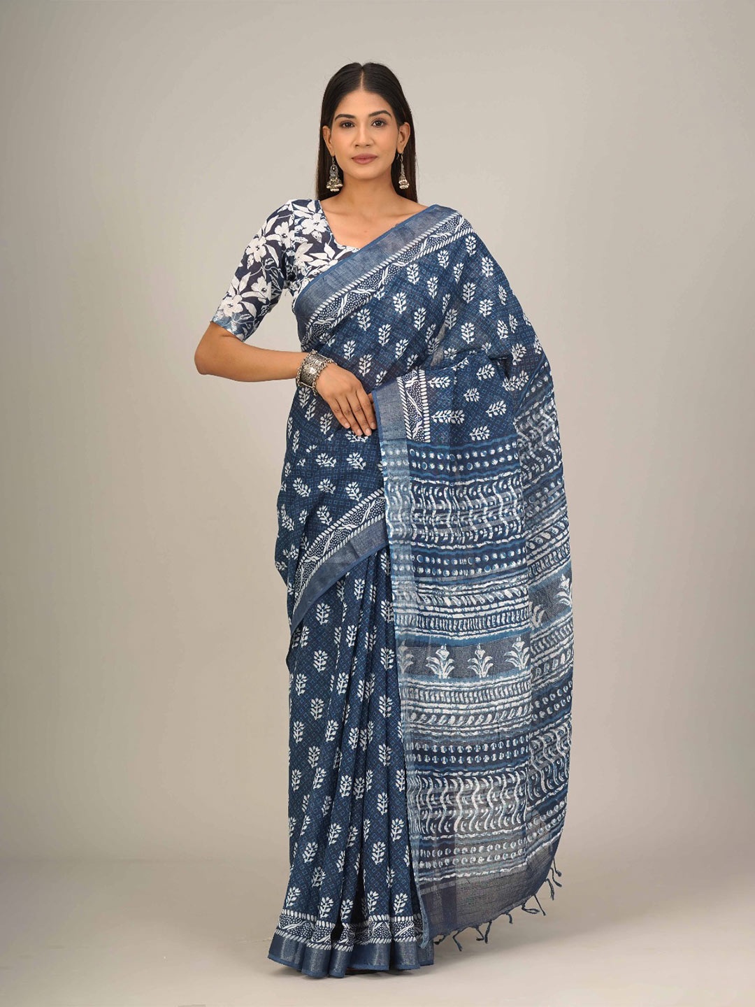 

clothonus Ethnic Motifs Printed Zari Block Print Saree, Blue