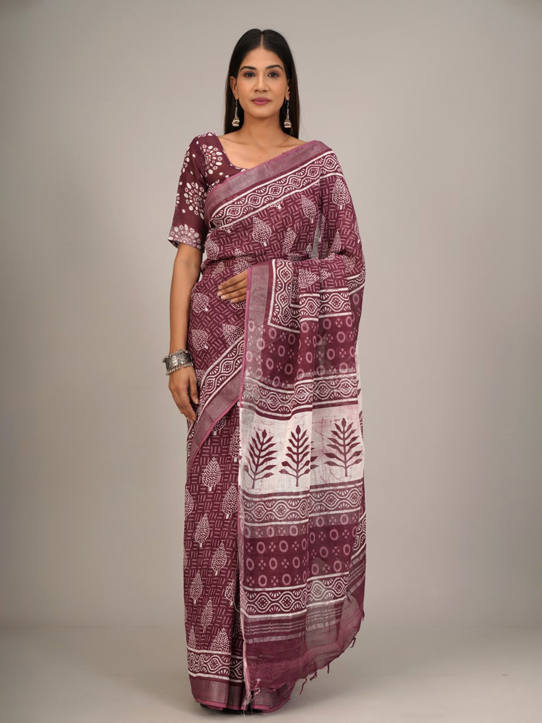 

clothonus Ethnic Motifs Printed Zari Block Print Saree, Purple