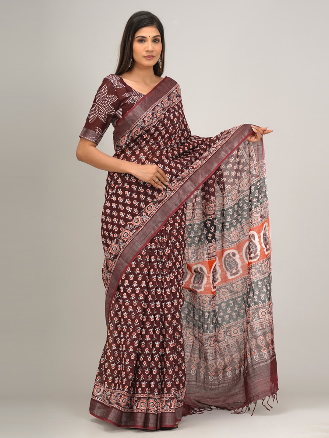 

KIAARON Floral Printed Zari Cotton Ikat Saree, Maroon