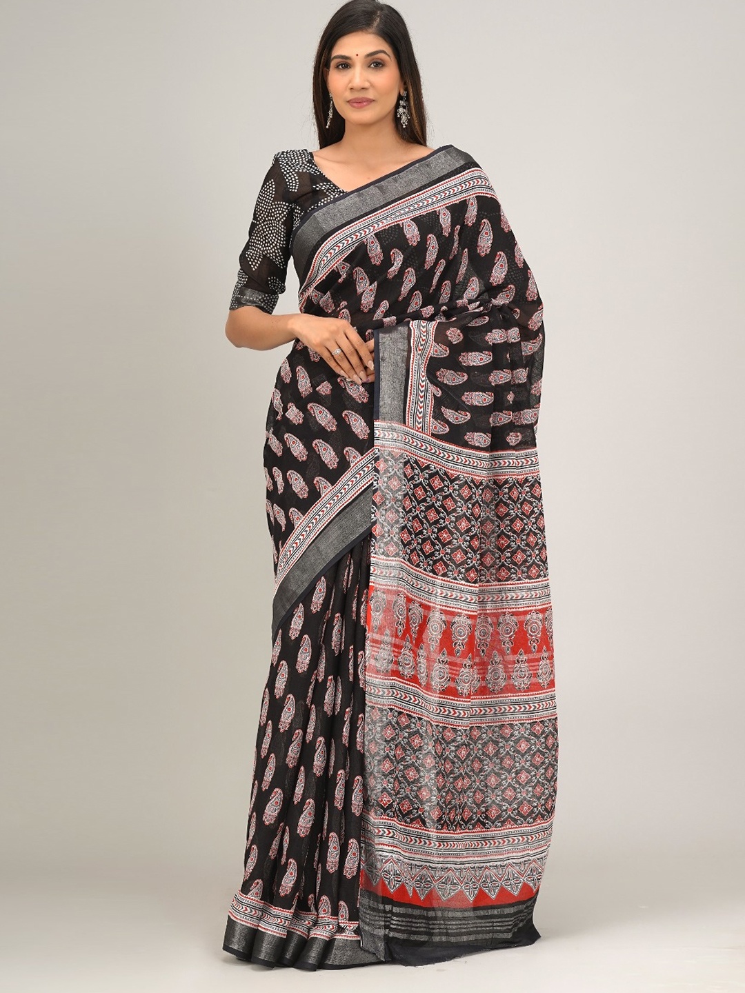 

KIAARON Ethnic Motifs Printed Zari Cotton Ikat Saree, Black