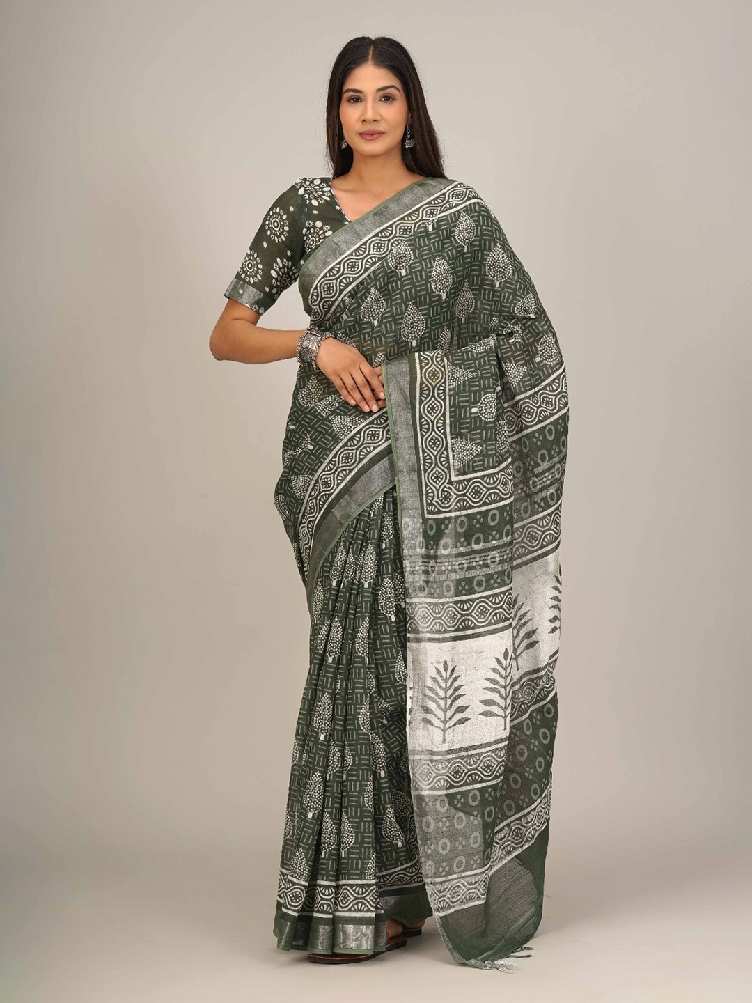 

KIAARON Geometric Printed Zari Cotton Ikat Saree, Grey